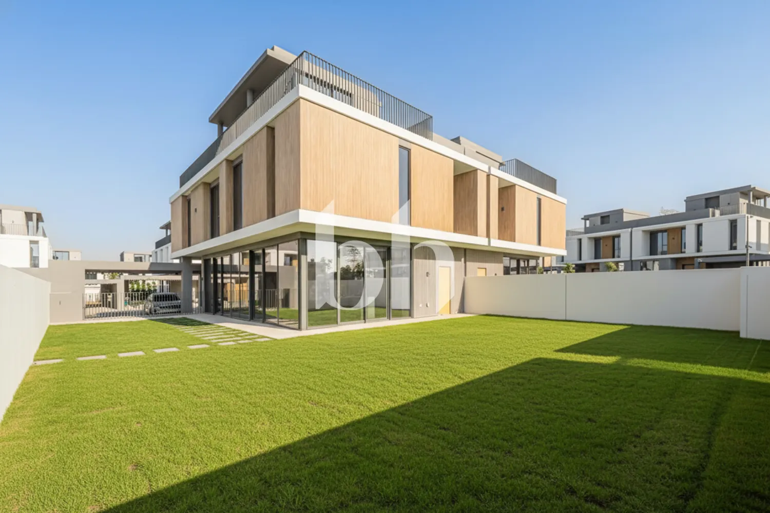 Landscaped | Single Row | Green Belt Backing |