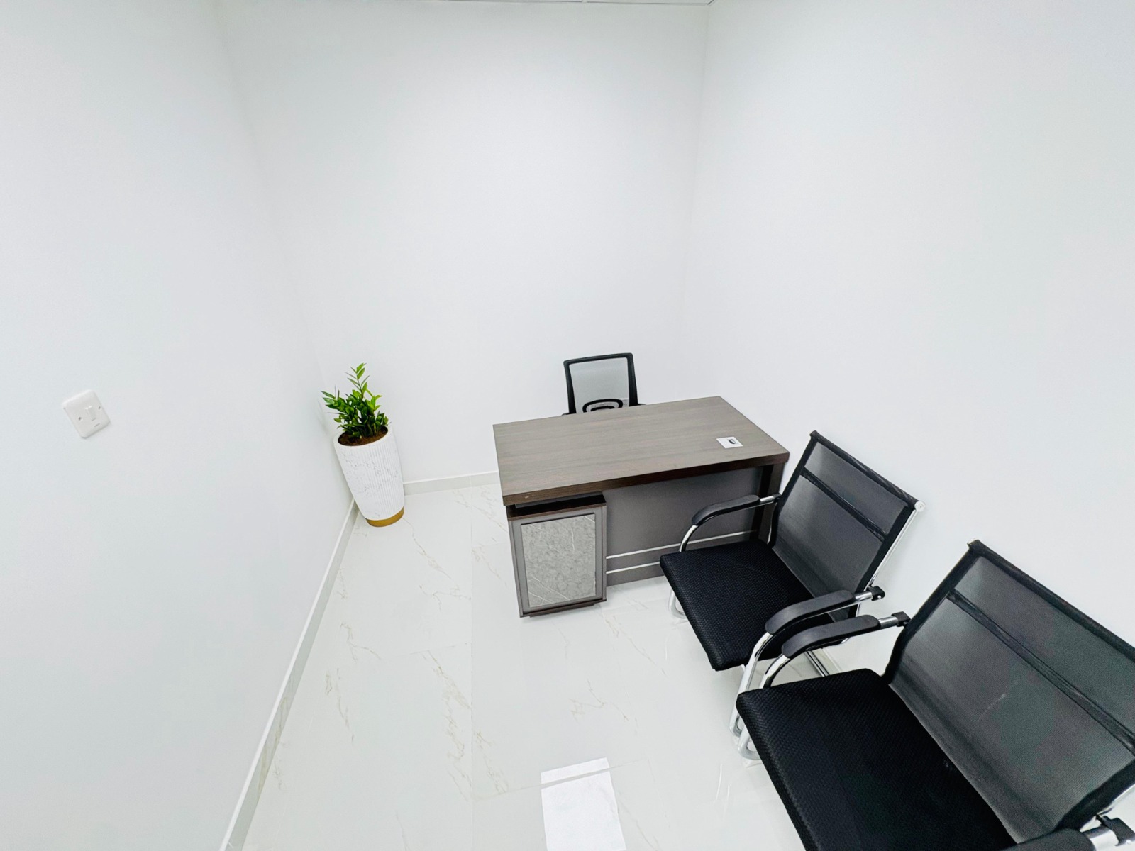 Fully Furnished office | Free utilities | Direct From Owner
