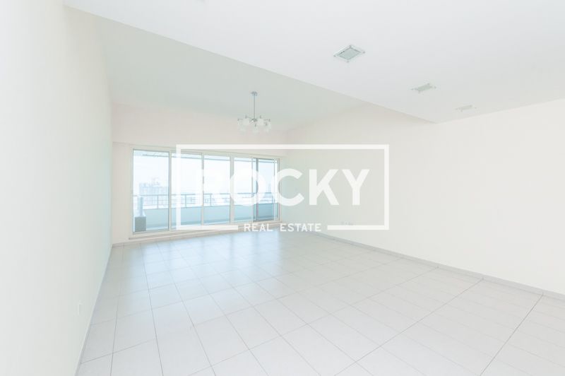 Stunning 3 B/R Central AC Apt With Large Balcony Overlooking Trade Centre Road
