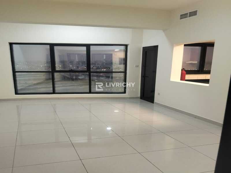 Ready Unit | Prime Location| Unfurnished