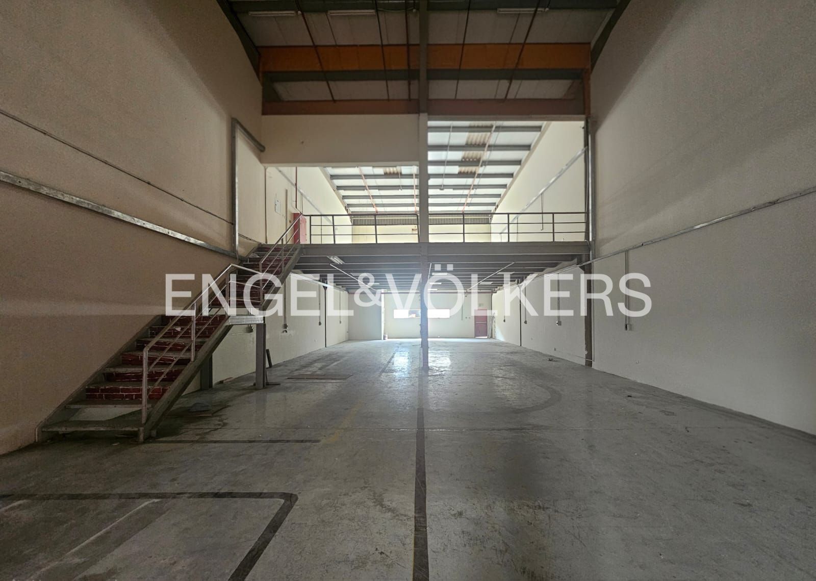 Vacant | 33KW | Clean Compound | High Roof