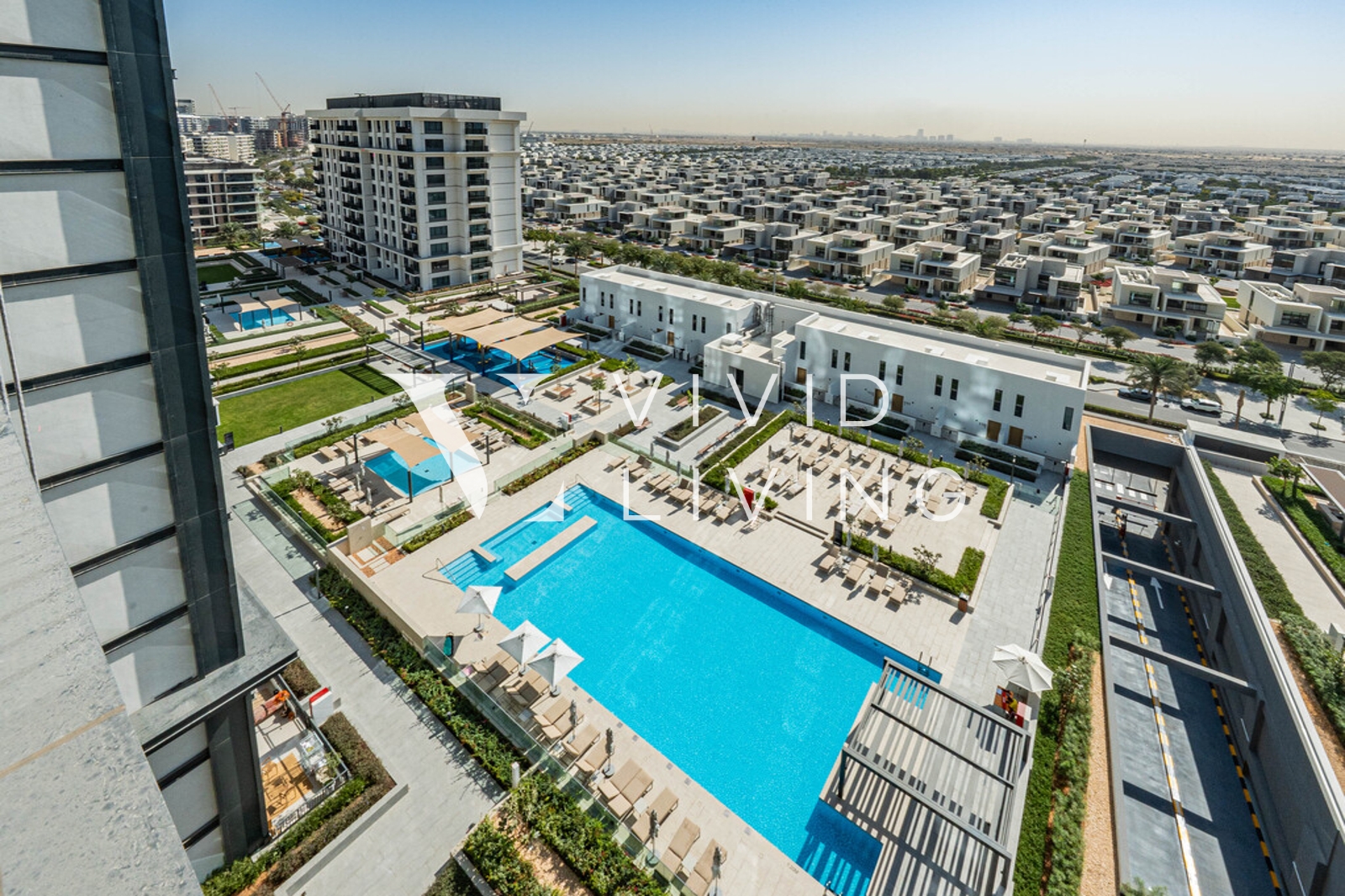 HIGH FLOOR | POOL VIEW | MULTIPLE CHEQUES