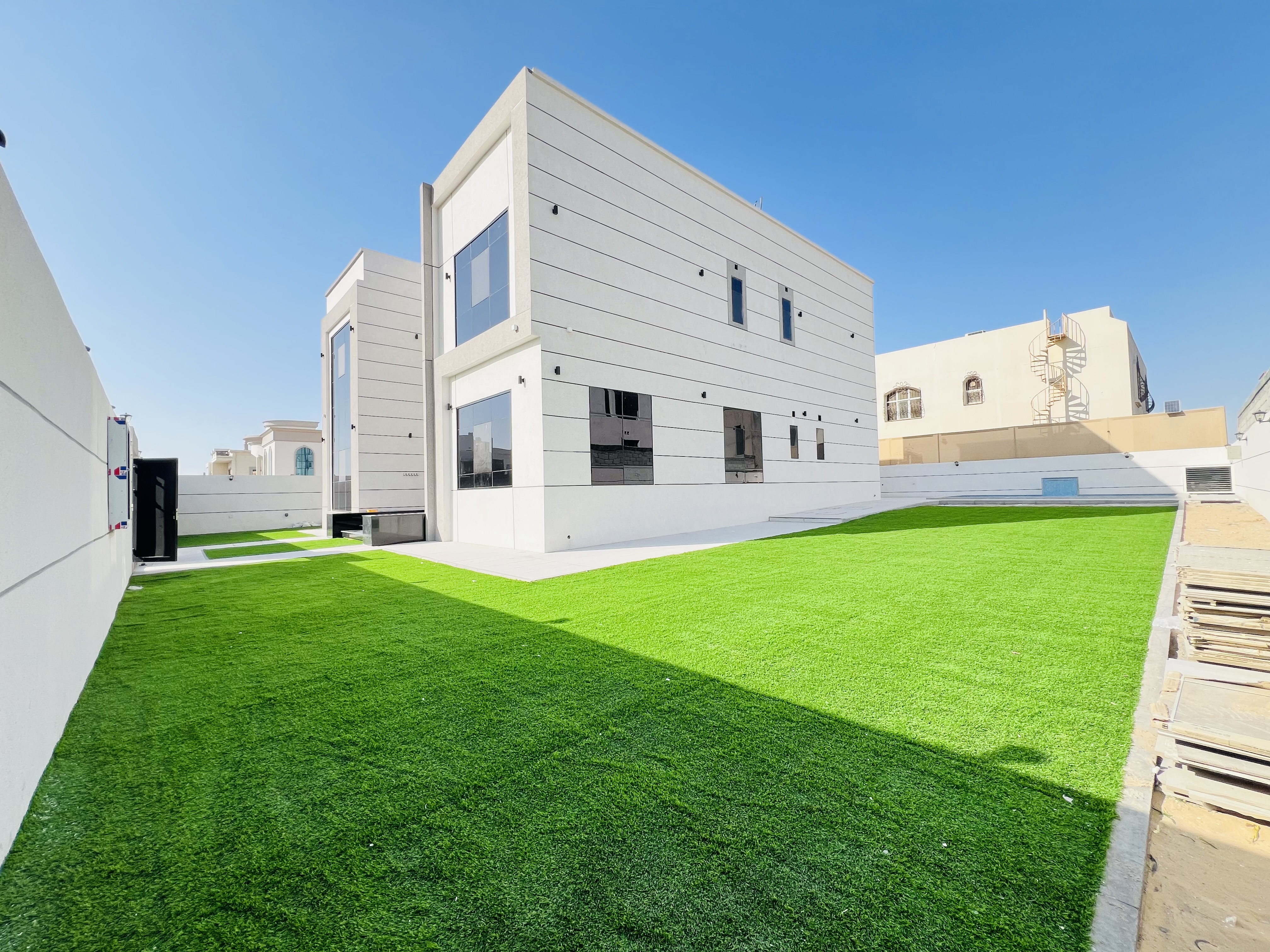 Brand new 5 Badroom villa with pool and garden in Al hoshi price 4.8 million