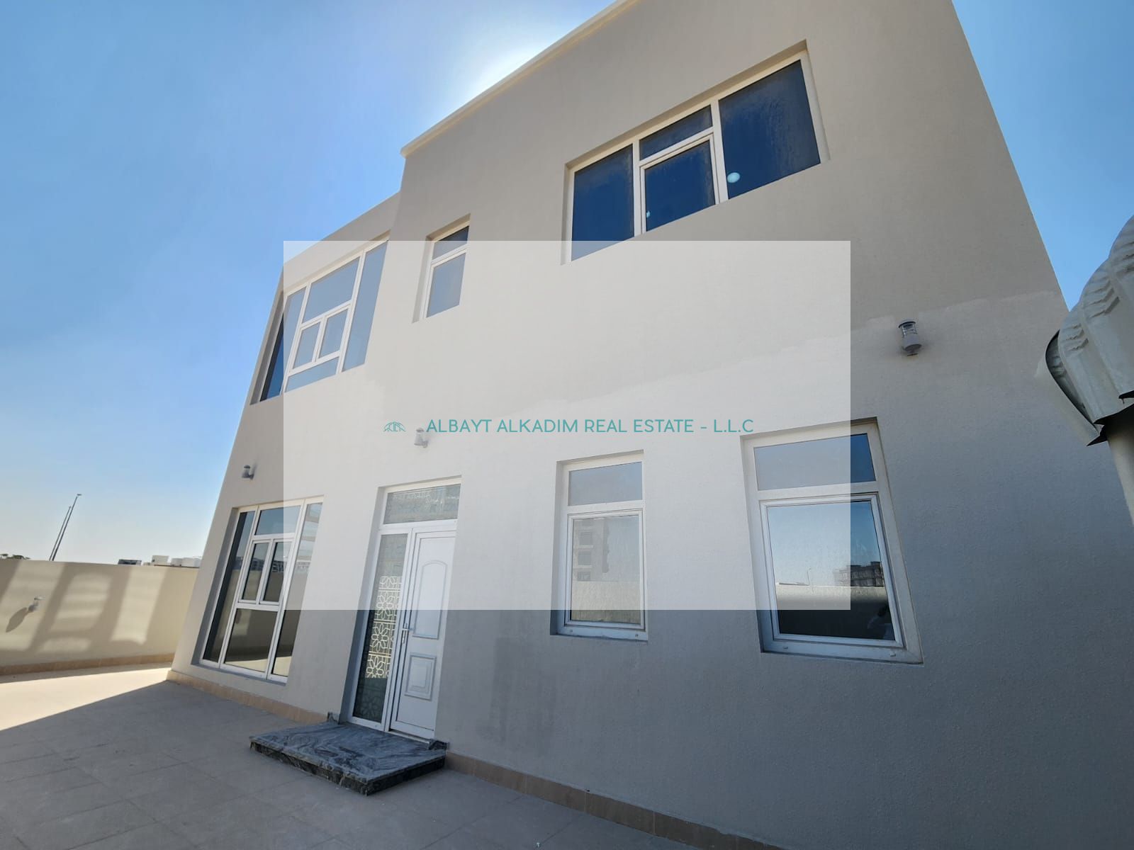 Luxury villa for rent in Al Shamkha city