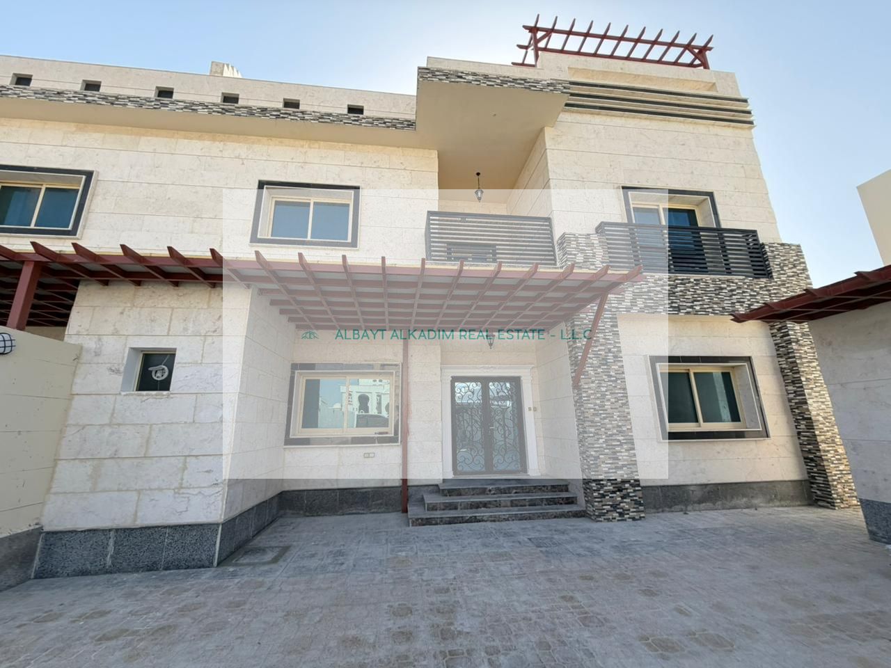 Luxury villa for rent in Shakhbout City