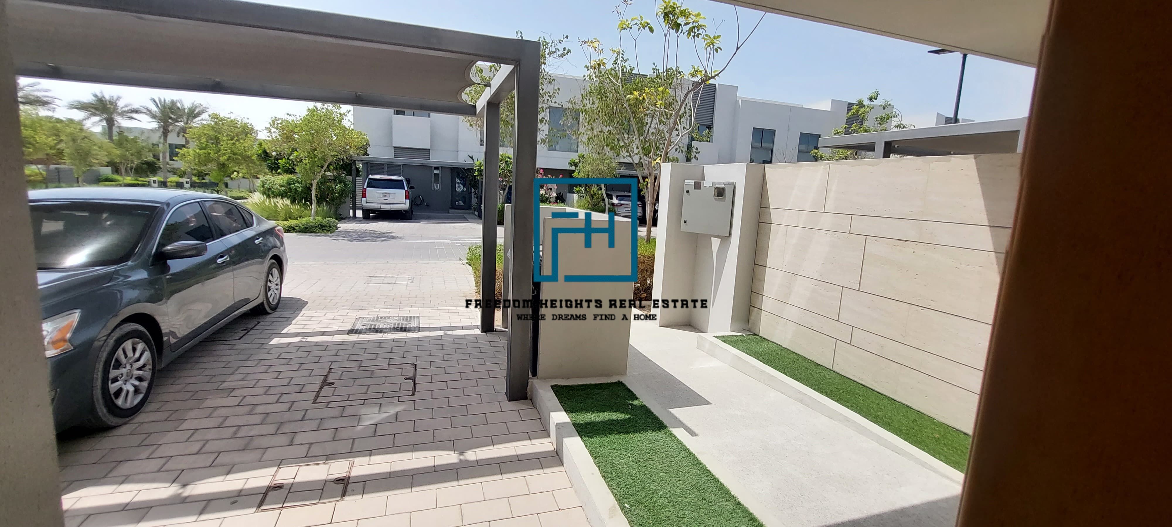 Stunning 3 bedrooms premium/ BEST opportunity/ for sale / in Al Zahia