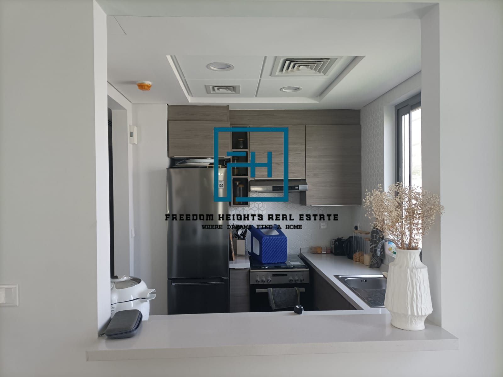 End Unit available for sale / big plot area/ 3 bedrooms / in Al Zahia