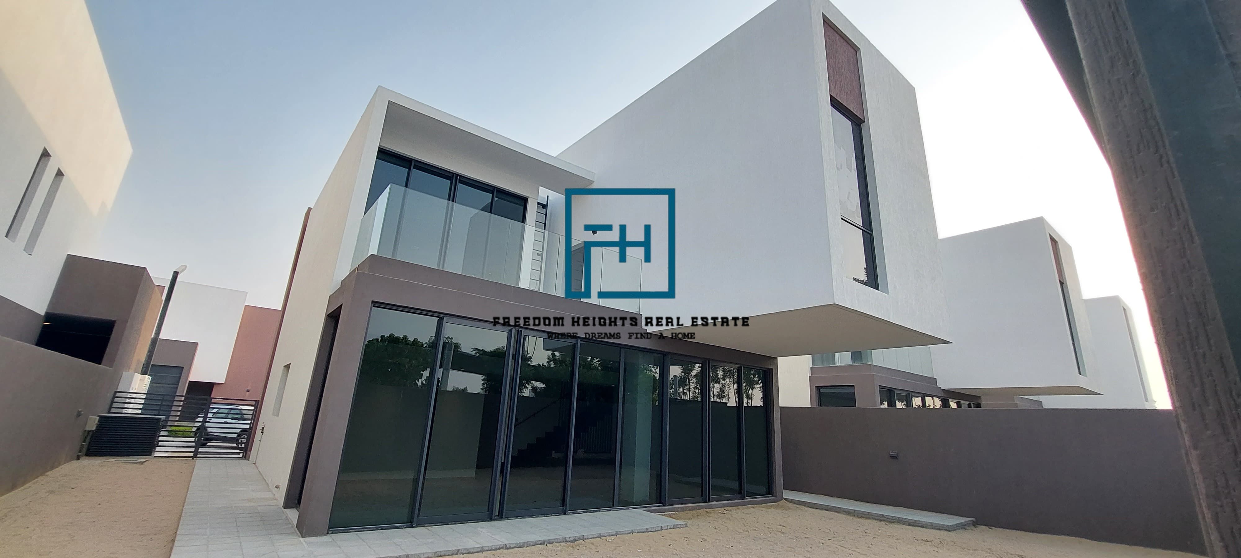Exclusive Limited! 4 bedrooms fully independant villa / for sale / downtown of Al Jada