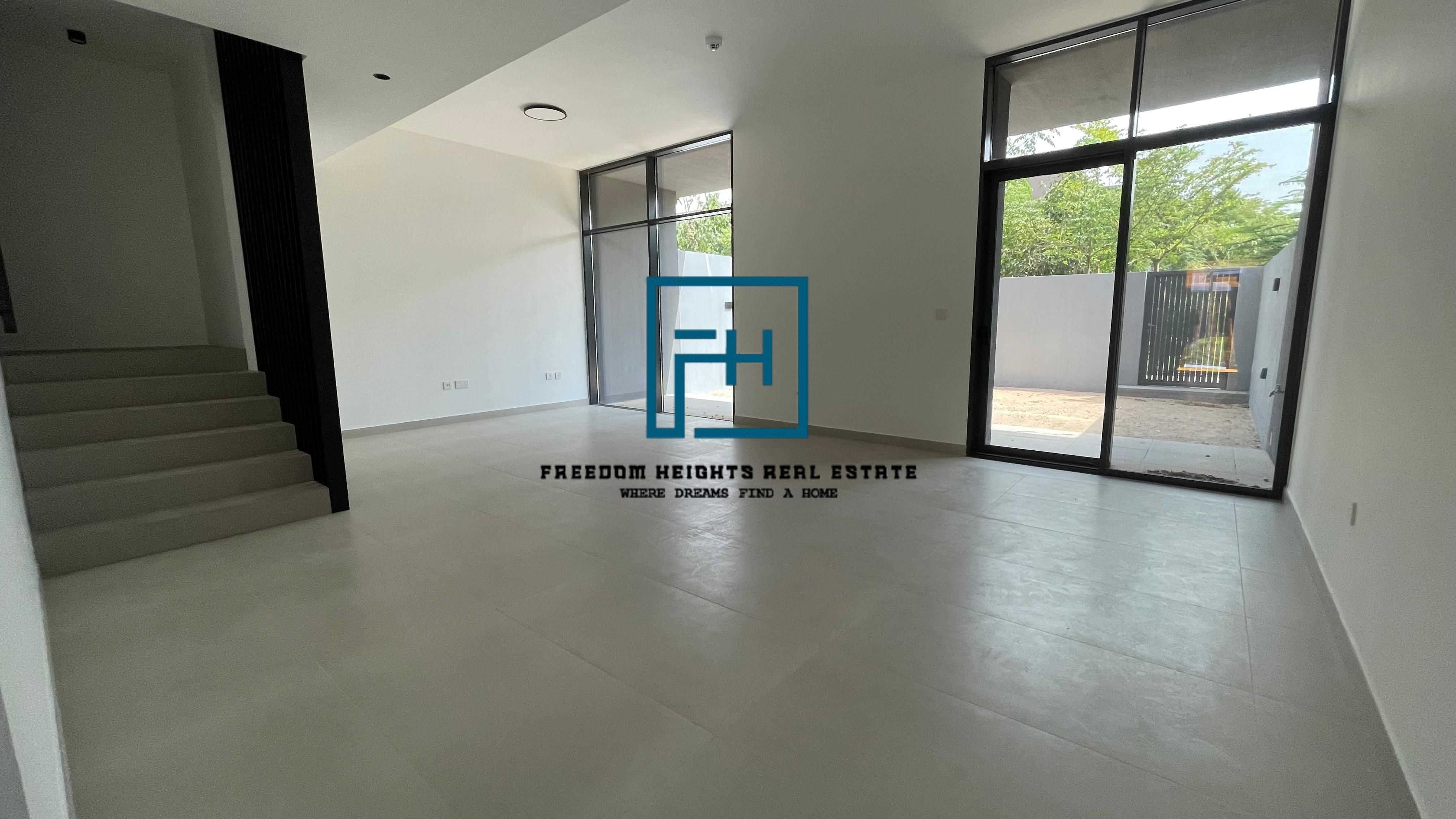 Modern elegance awaits - 4 bedrooms villa for sale in Masaar