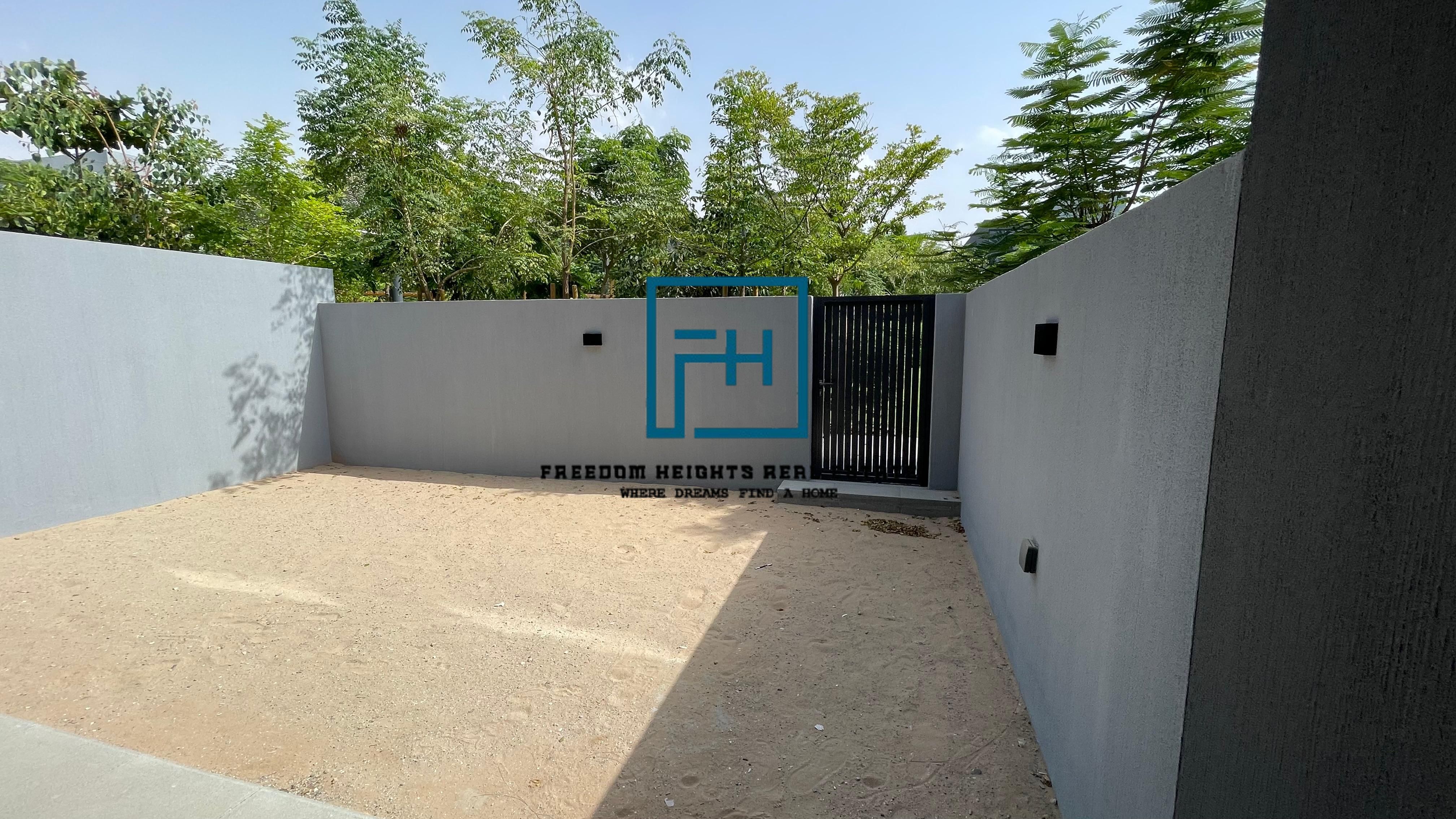 Perfect family villa/ 4 bedrooms / direct access to the park/ for sale / Robinia / Masaar