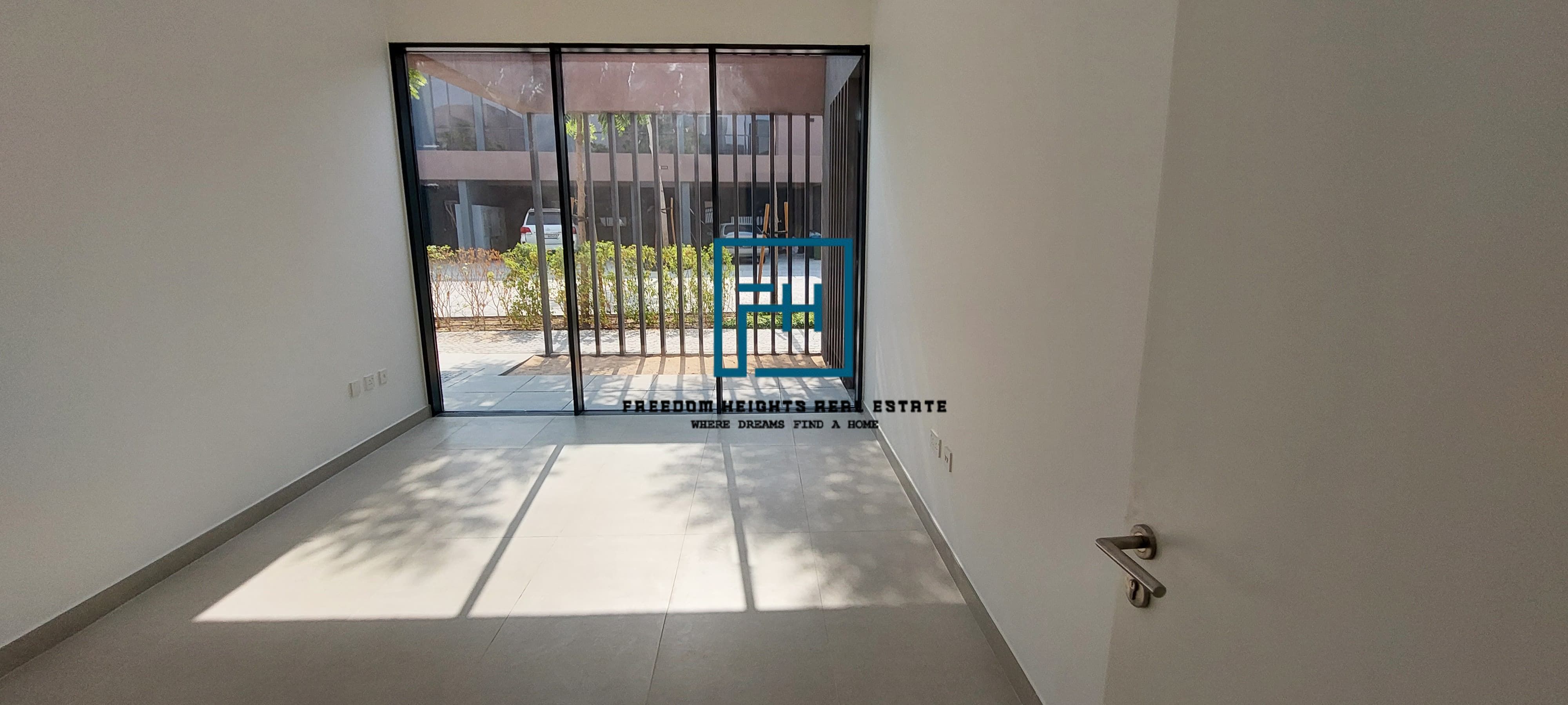 Stunning/ 4 Bedrooms villa/ G+2/ close parking / for rent in Kaya (Masar)