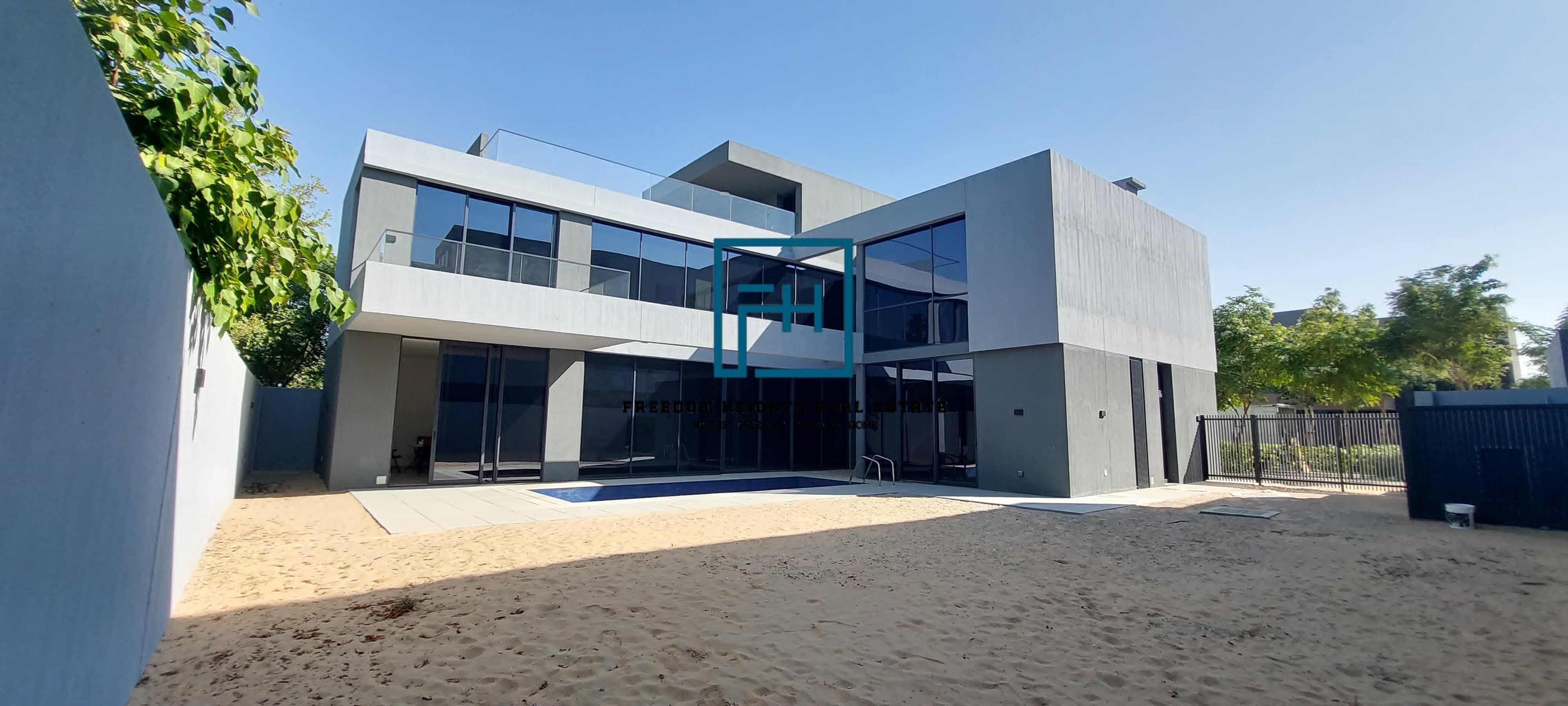 End unit BRAND new with Private pool Direct access to park for rent