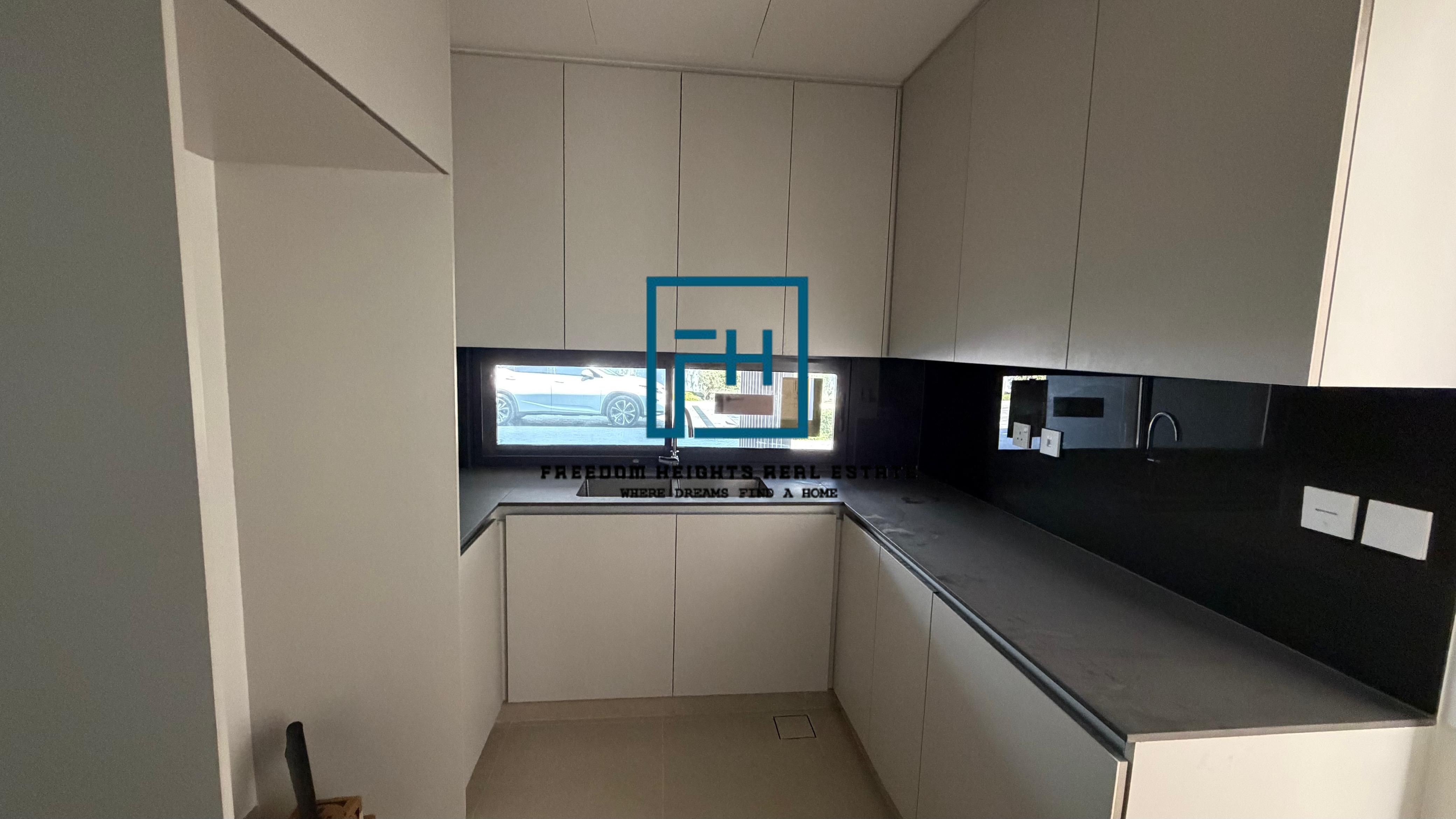 Elegant // Family living// top-notch Amenities// Corner unit// for sale