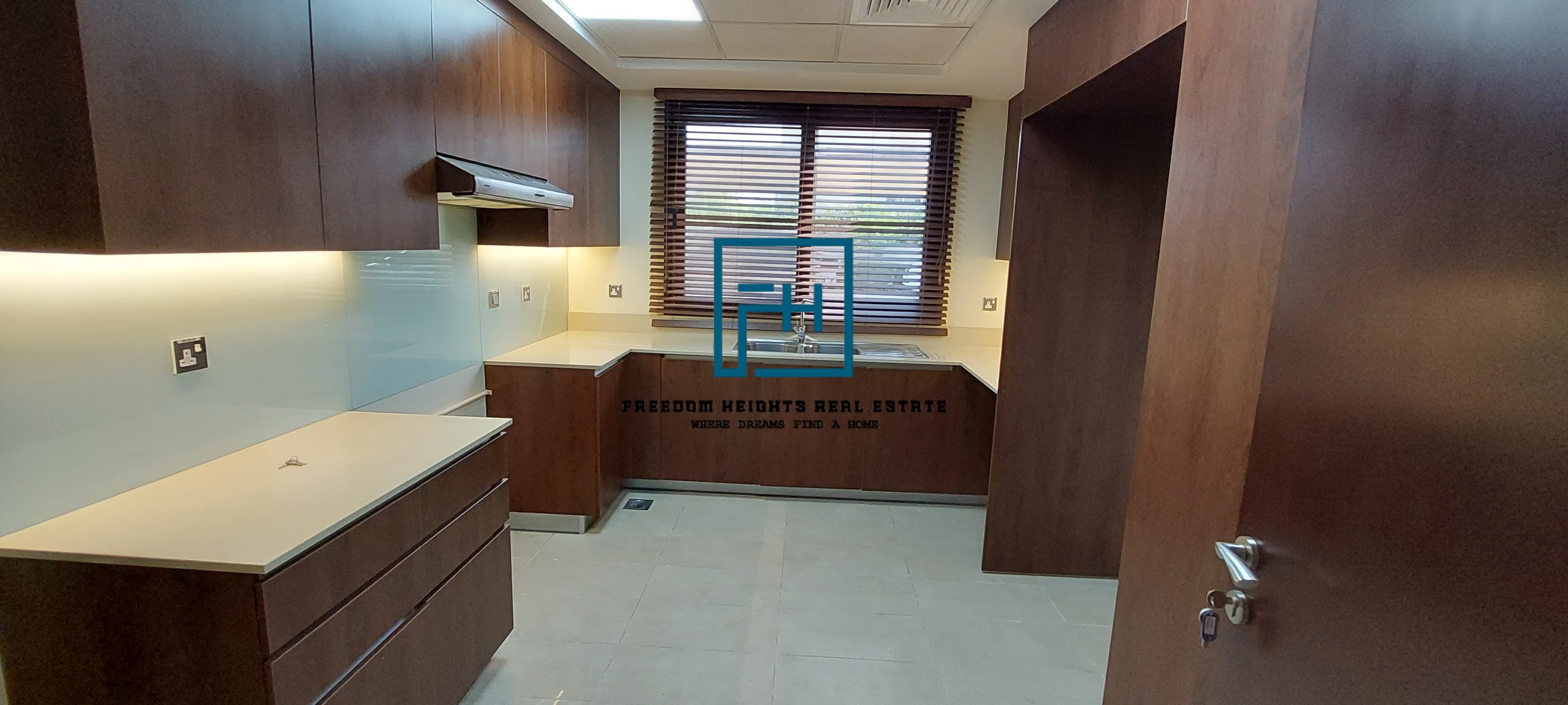 Corner unit / 4 bedrooms villa / for rent / Al Zahia [ Narjis]