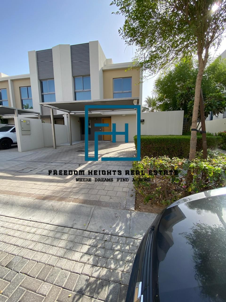 Elegant Corner Townhouse in Al Zahia - Prime Location Near Clubhouse & Private Lake
