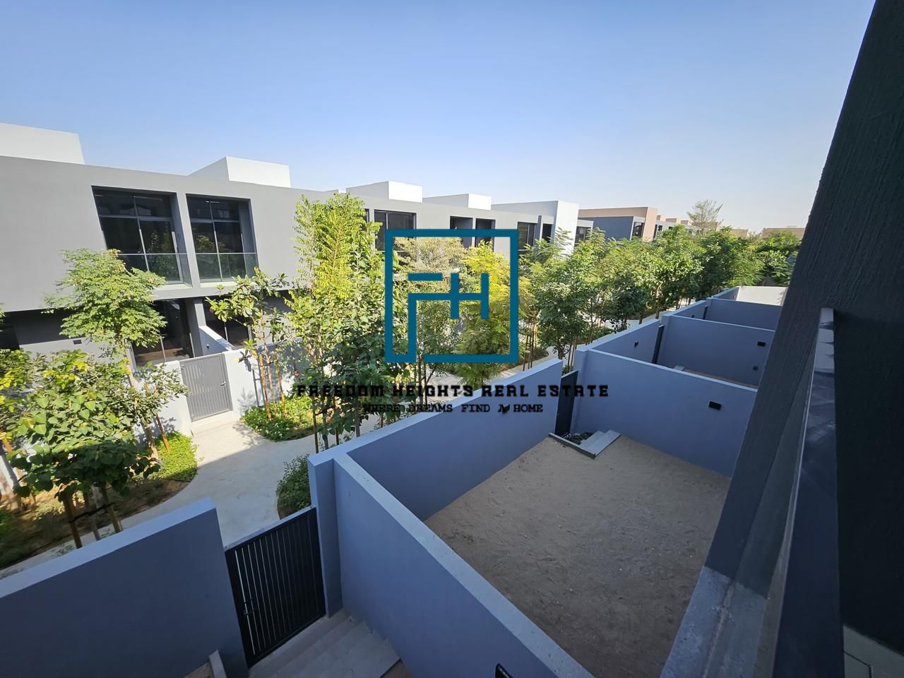 Stunning 4BR middle Townhouse in Robinia, Masaar!