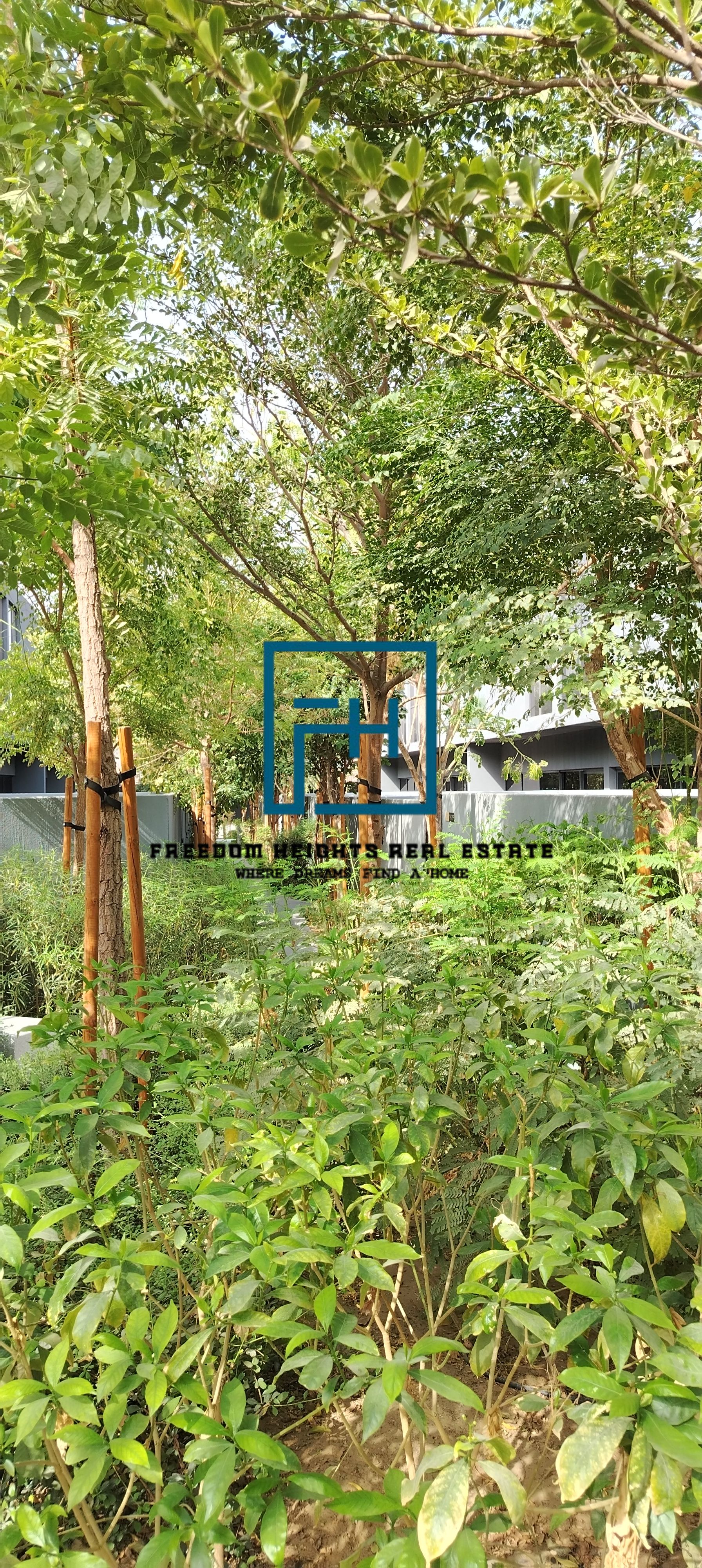 Stylish 4BR Townhouse in Robinia