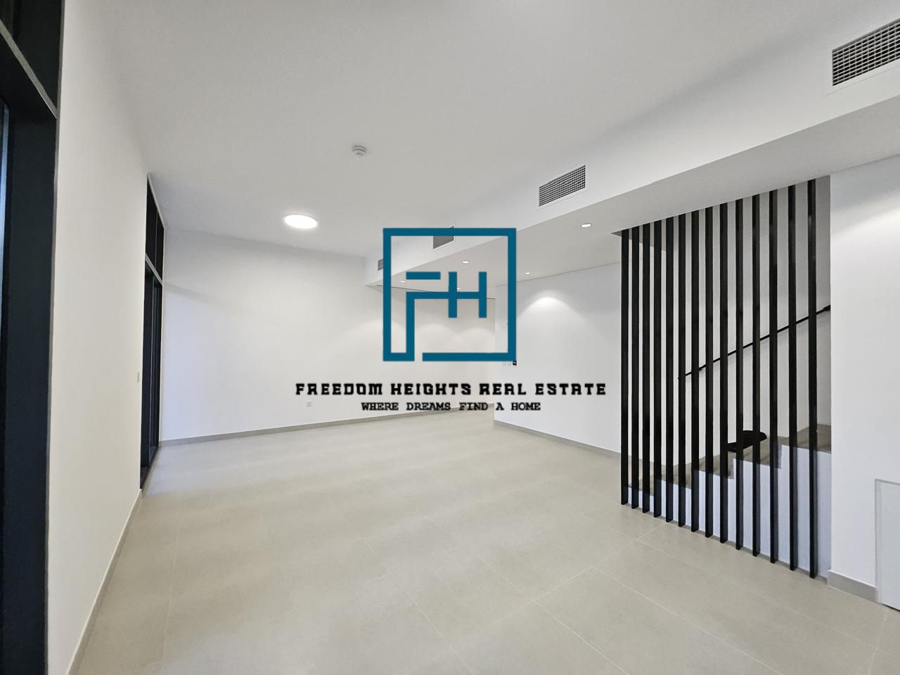 4BED | FREEHOLD | SINGLE ROW | FULLY PAID | BACKYARD DOOR