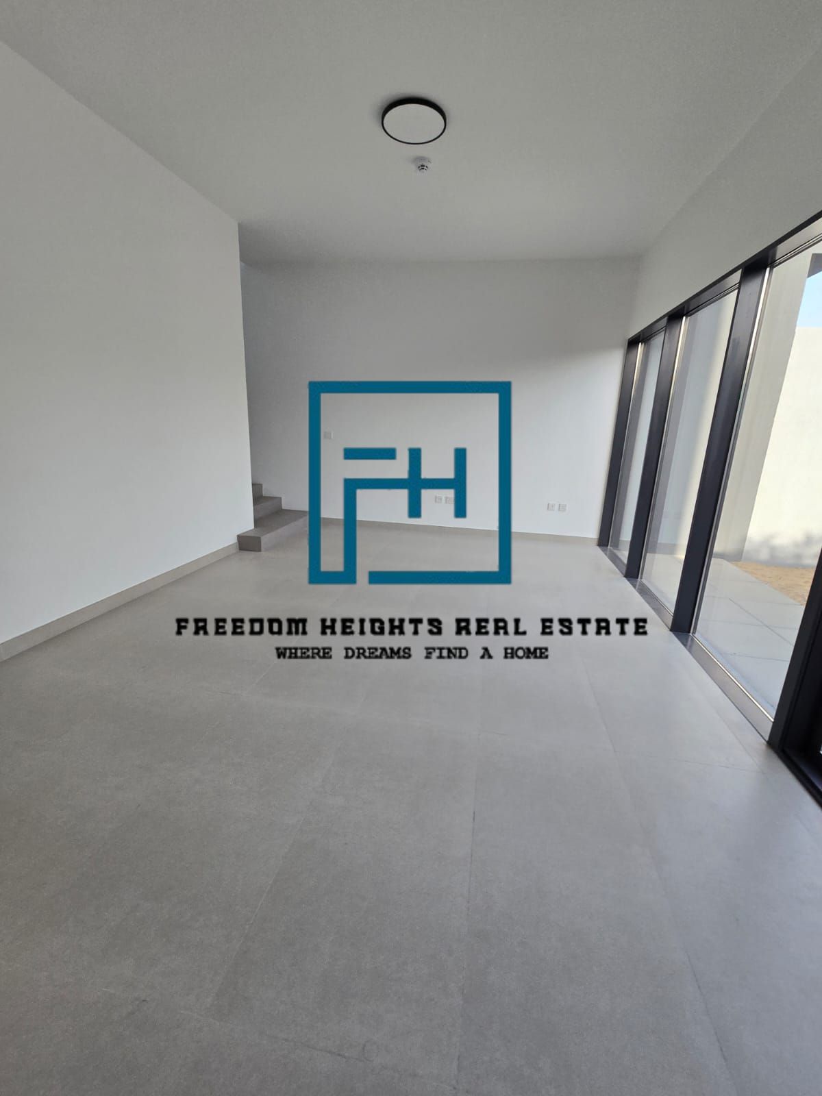 2BED | 4BATH | SINGLE ROW | PRIME LOCATION