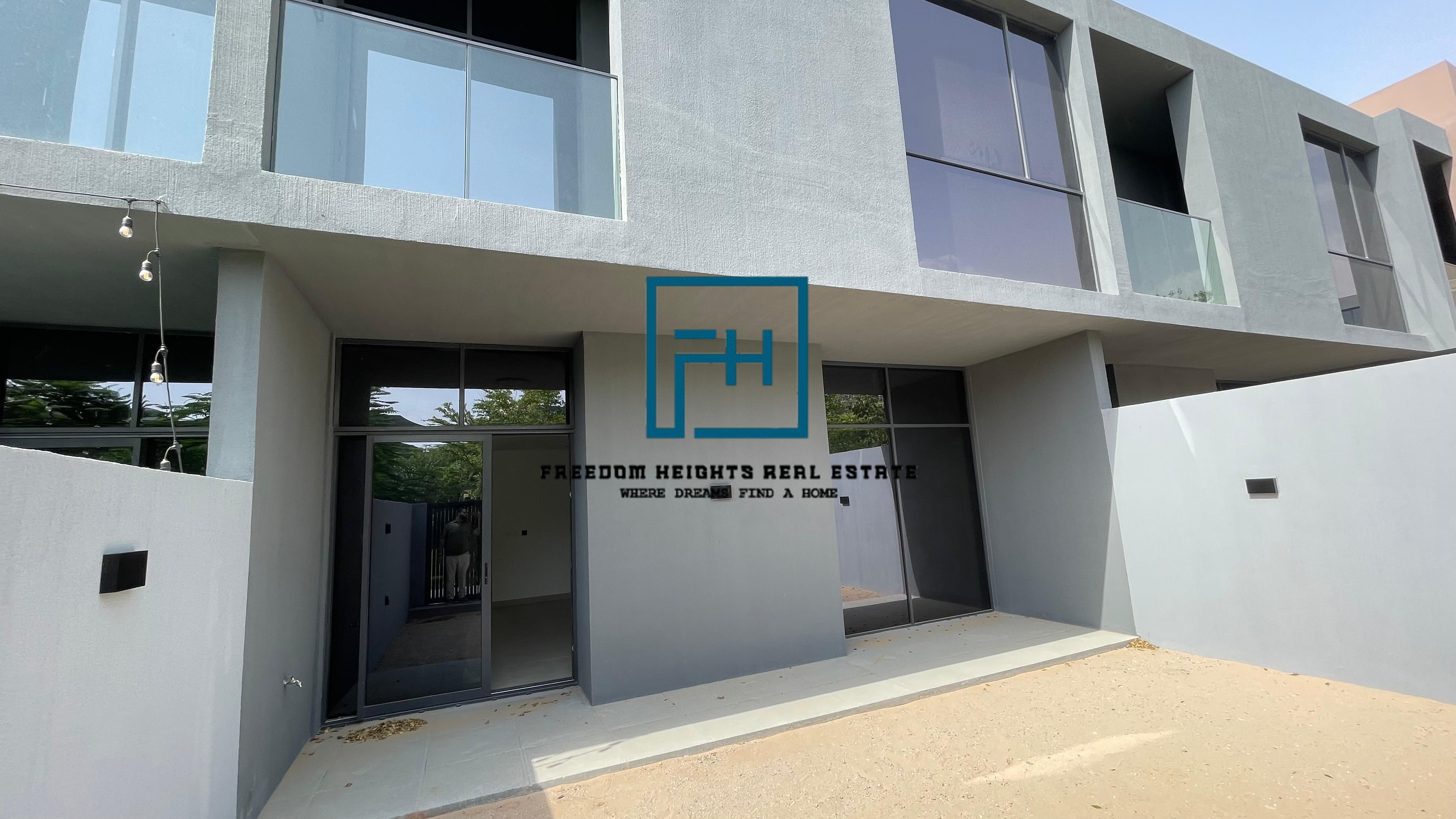 4BED | MIDDLE UNIT | PRIME LOCATION