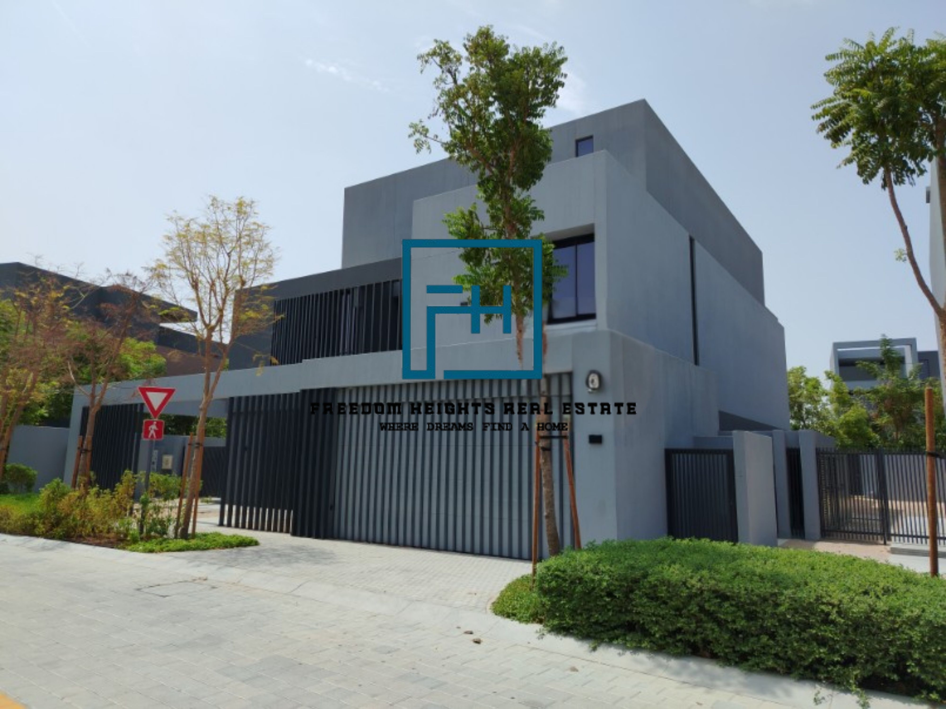 5BED SIGNATURE VILLA WITH LIFT AND POOL