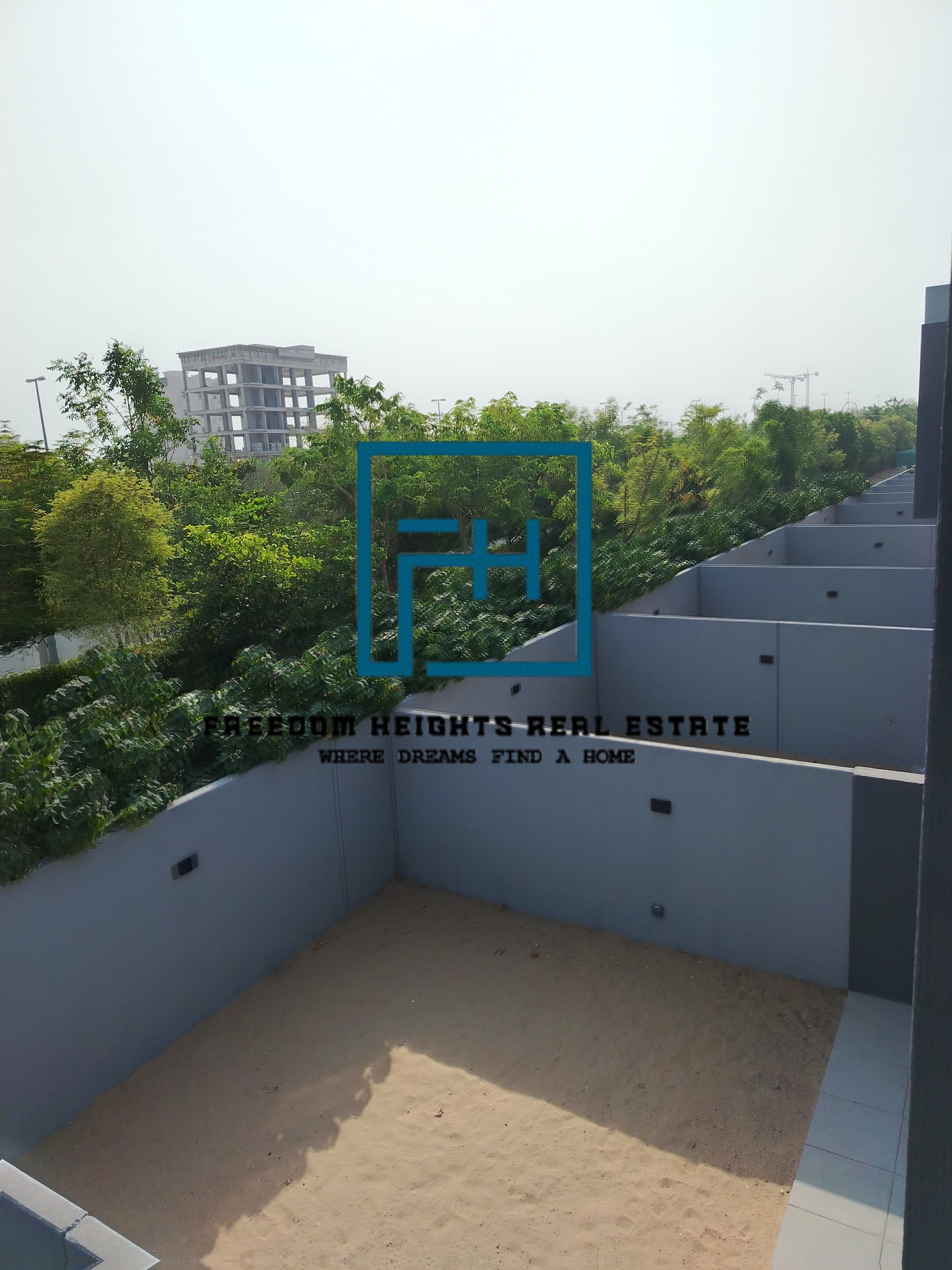 2BED | 4BATH | SINGLE ROW | MORE PRIVACY
