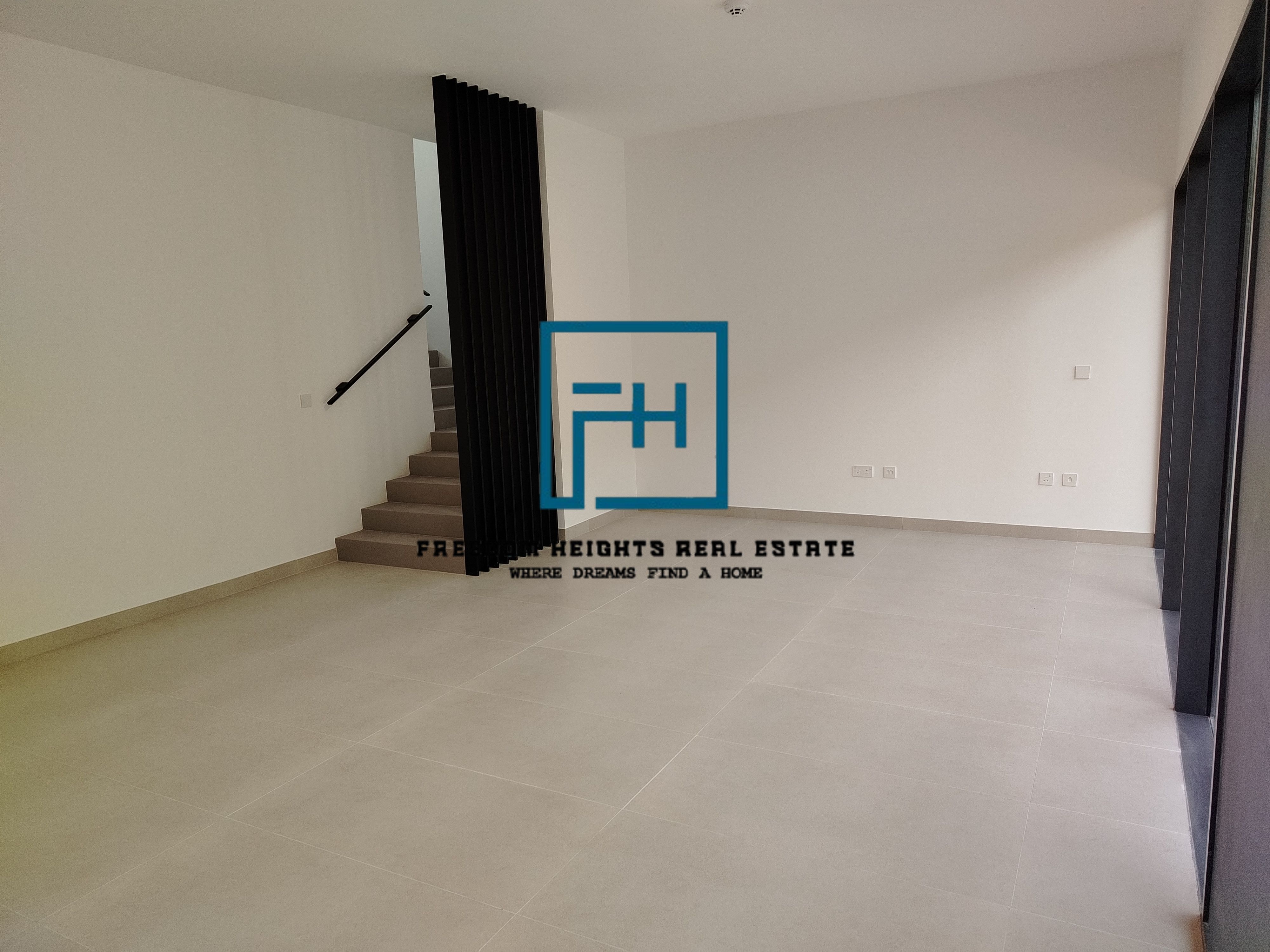 ELEGANT 3-BEDROOM TOWNHOUSE FOR RENT