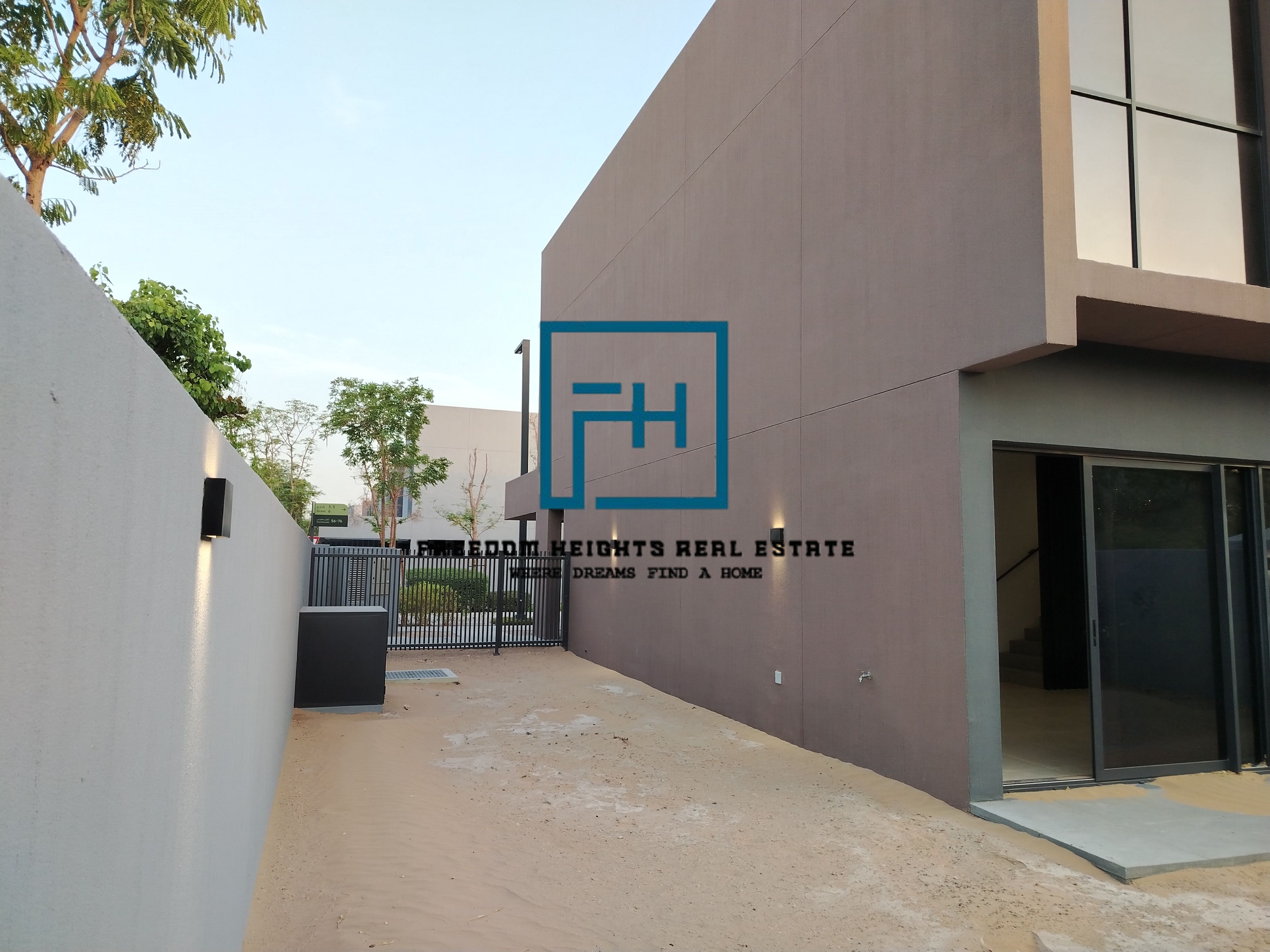 3BED CORNER UNIT - SINGLE ROW - BIGGEST PLOT