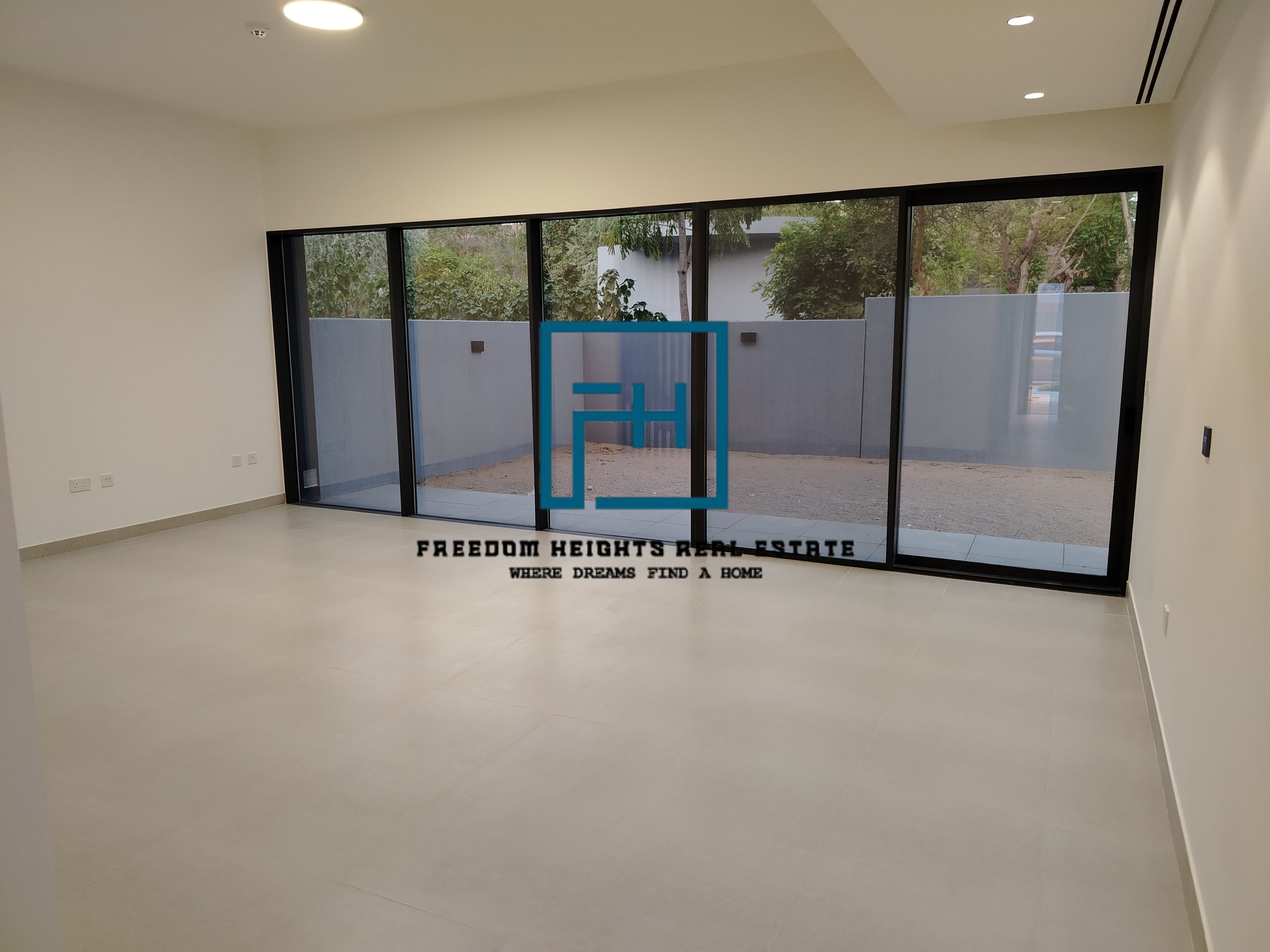 3BED CORNER | GOOD LOCATION | SINGLE ROW