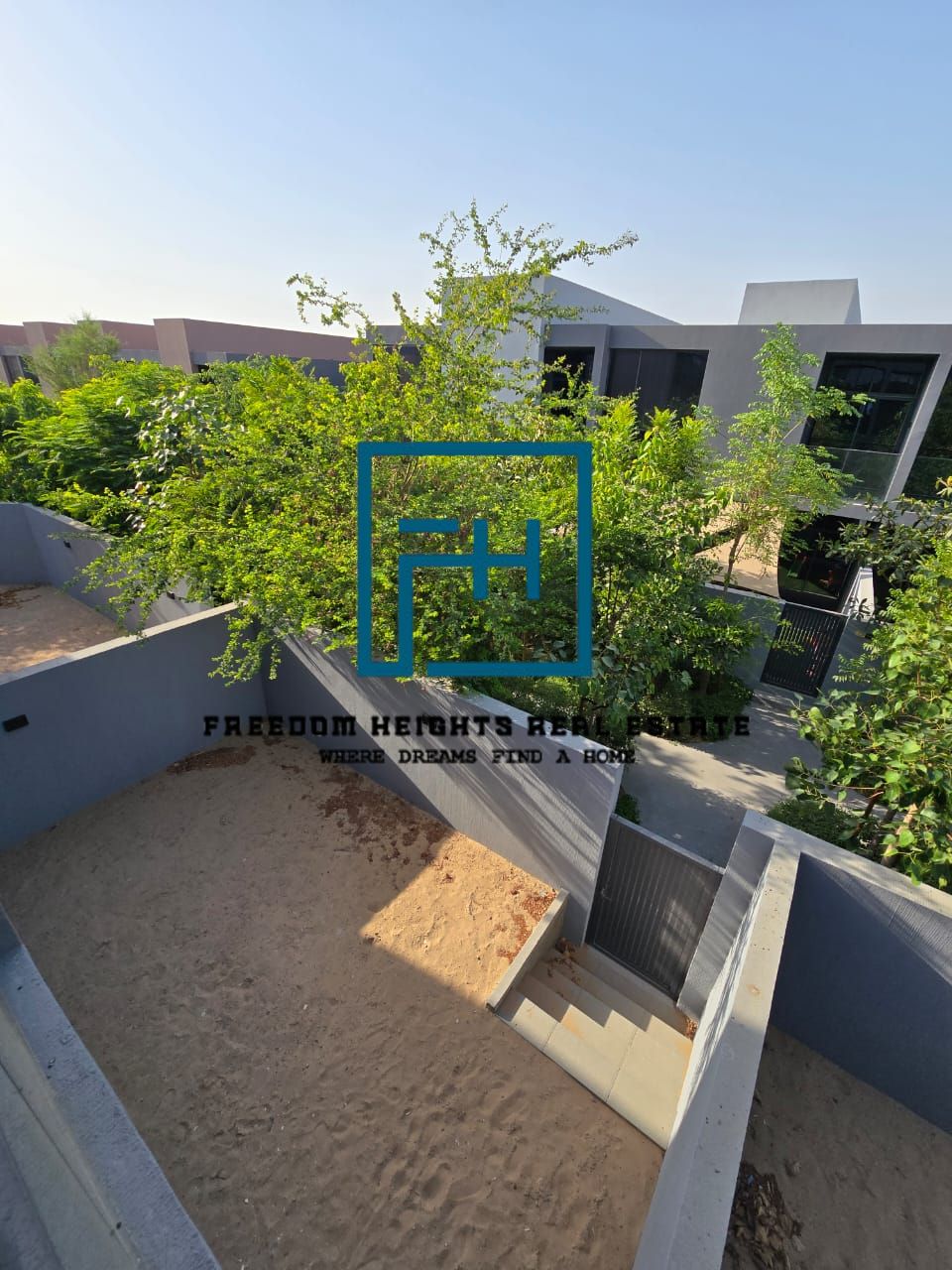 4BED | MIDDLE UNIT | BIGGER PLOT | PRIME LOCATION