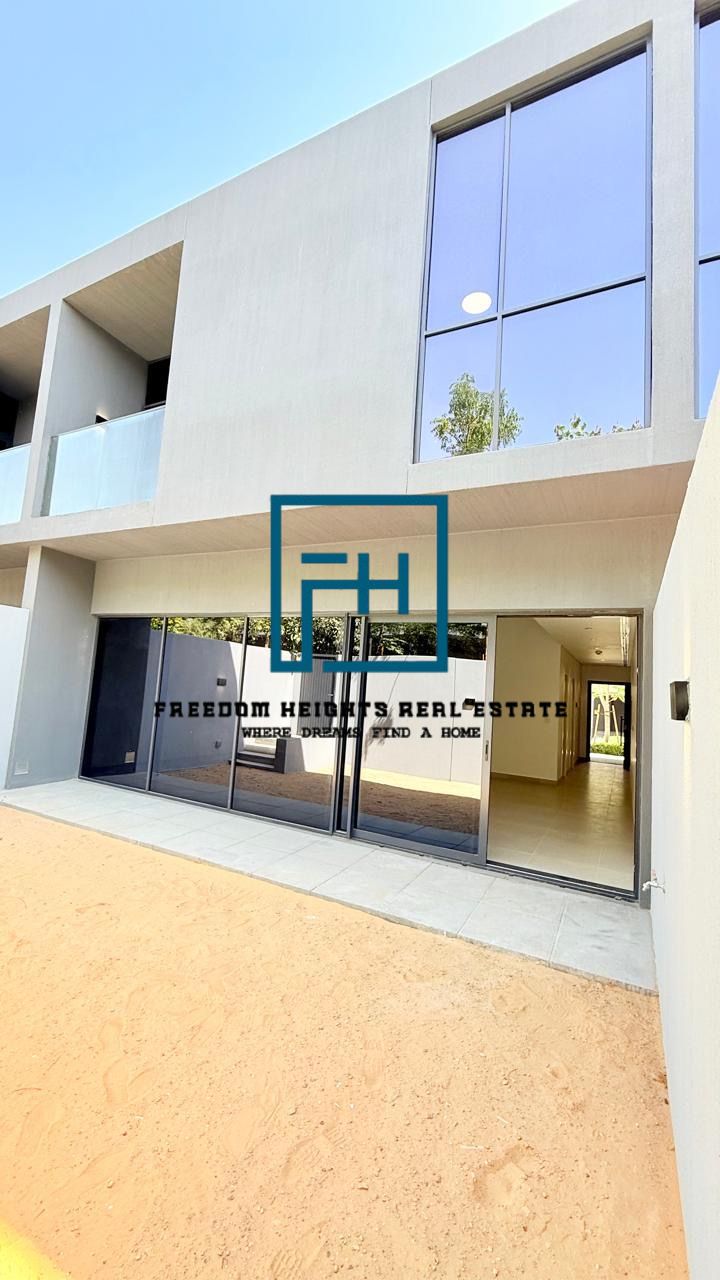 3 Bedroom Middle Townhouse ready for sale.