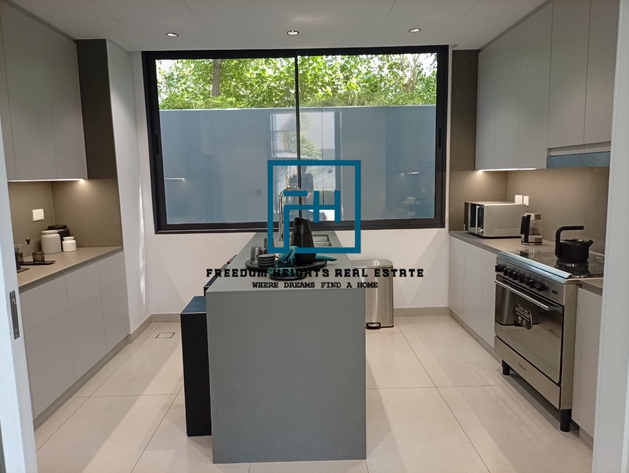 3 bedrooms townhouse end unit available for initial sale in off plan.