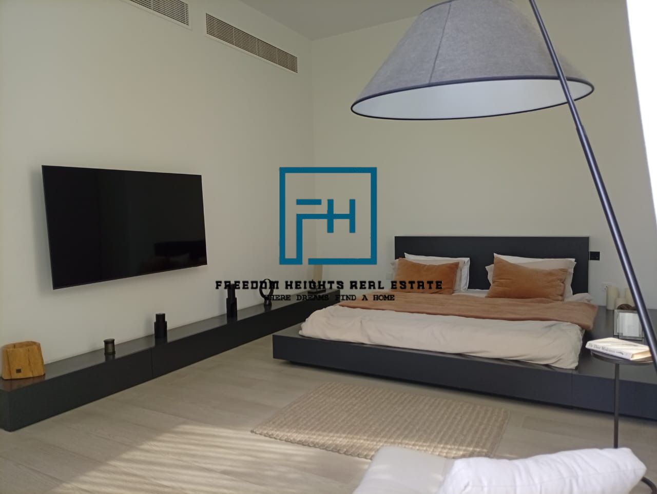 4 bedroom middle villa for sale in offplan.