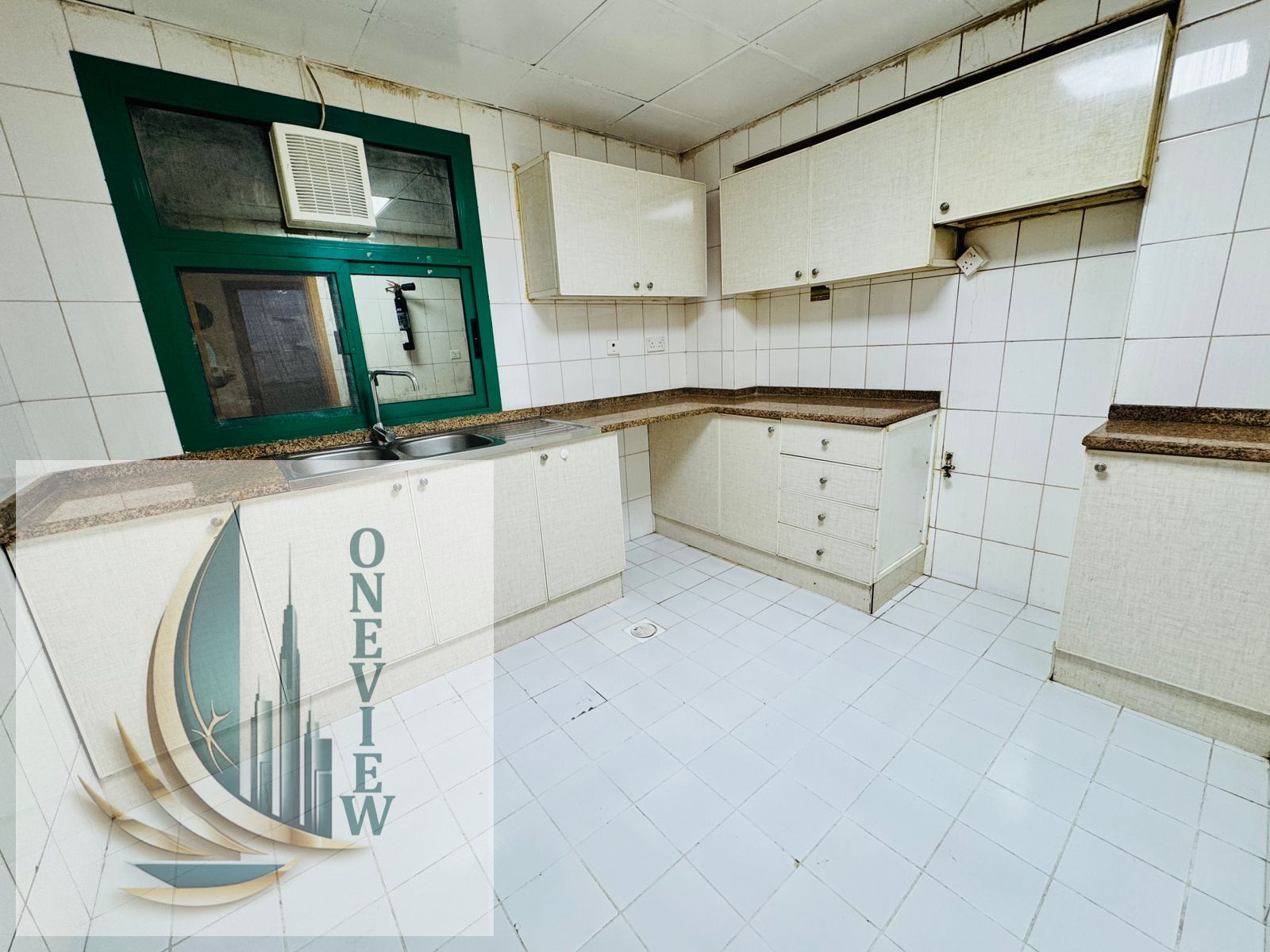 LAWISH OFFER//ONE MONTH FREE//VERY SPAISIUS 1BHK CLOSE TO BUS STOP ONLY 35,000 ABU SHAGARA