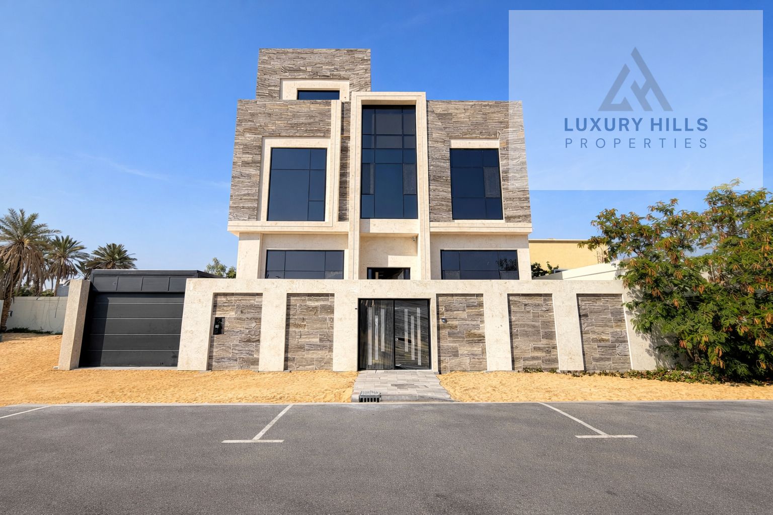 4BR Standalone l Elevator l Facing District 1