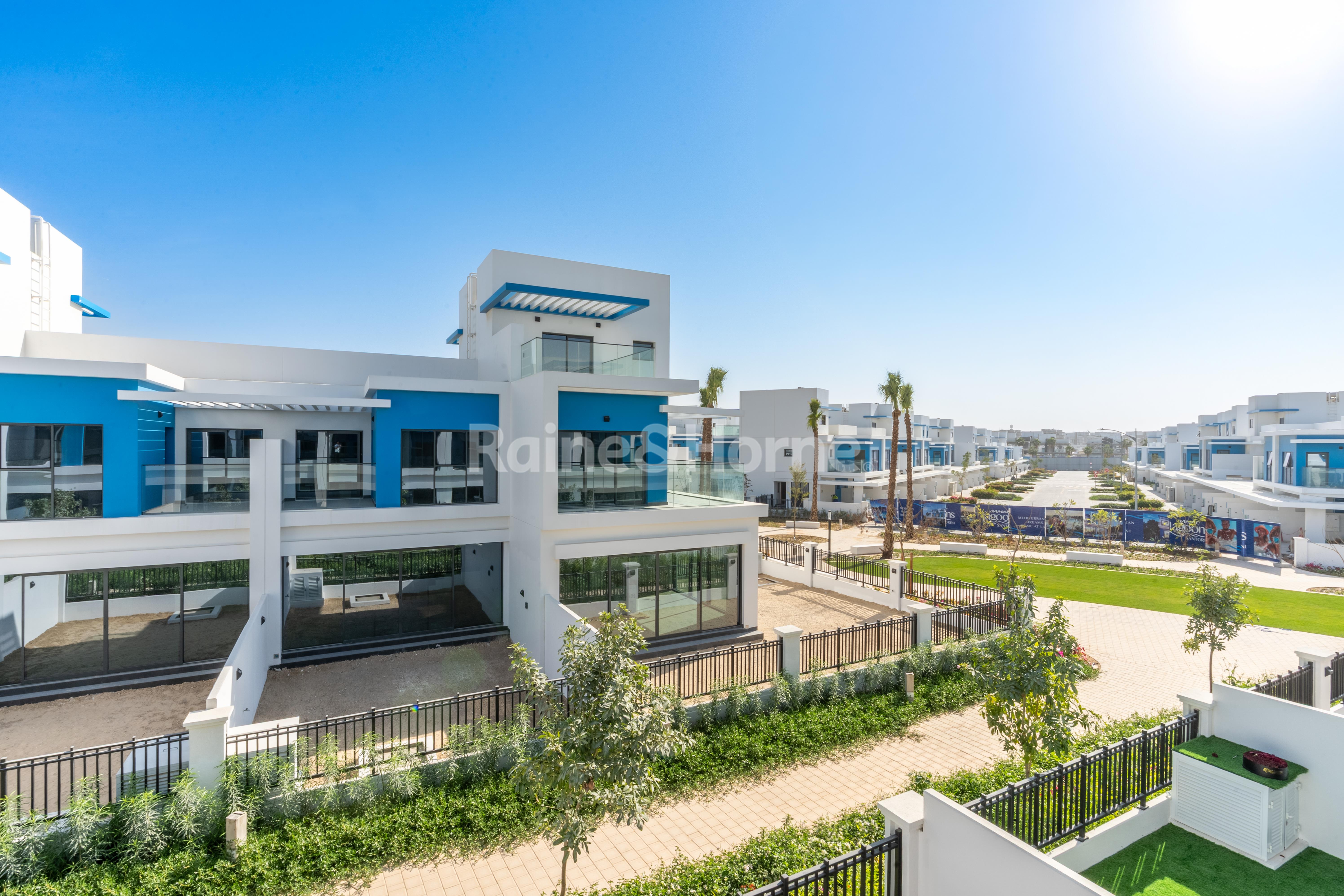 Single Row I 4BR Townhouse for Rent in Santorini