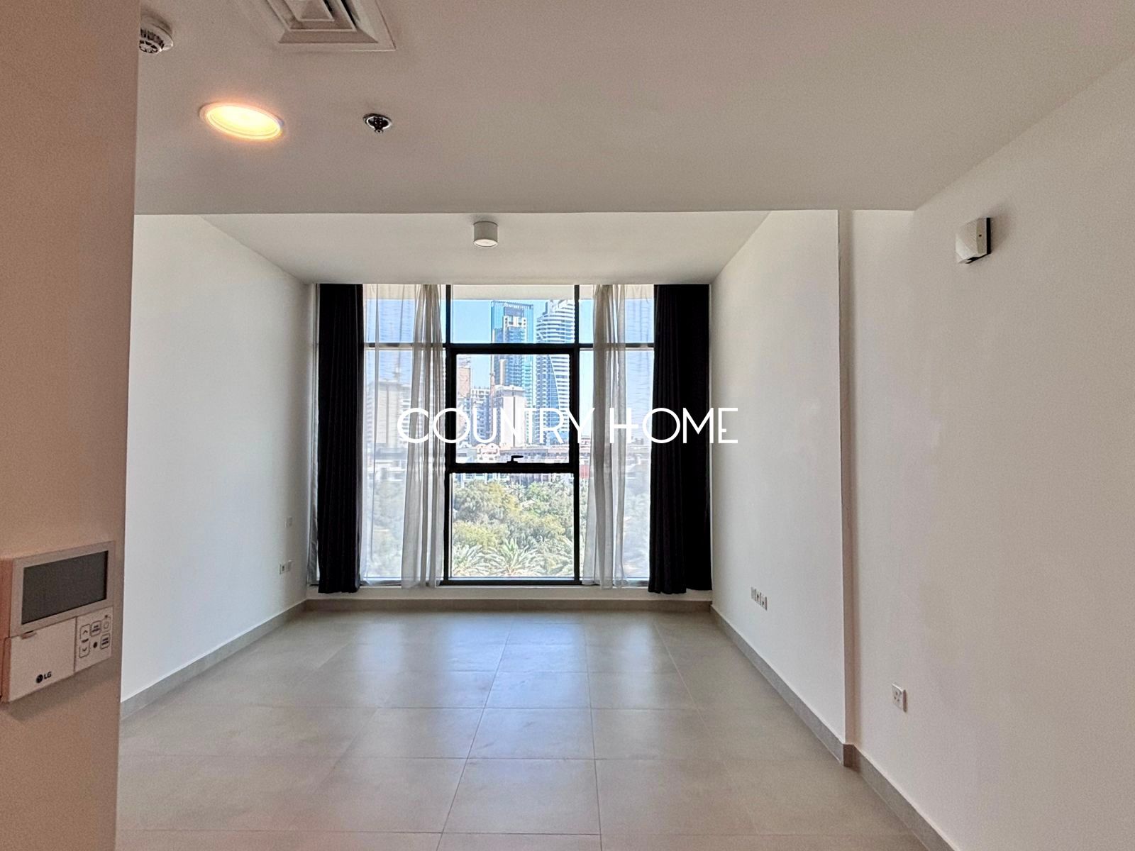 Unfurnished | Vacant | No Balcony