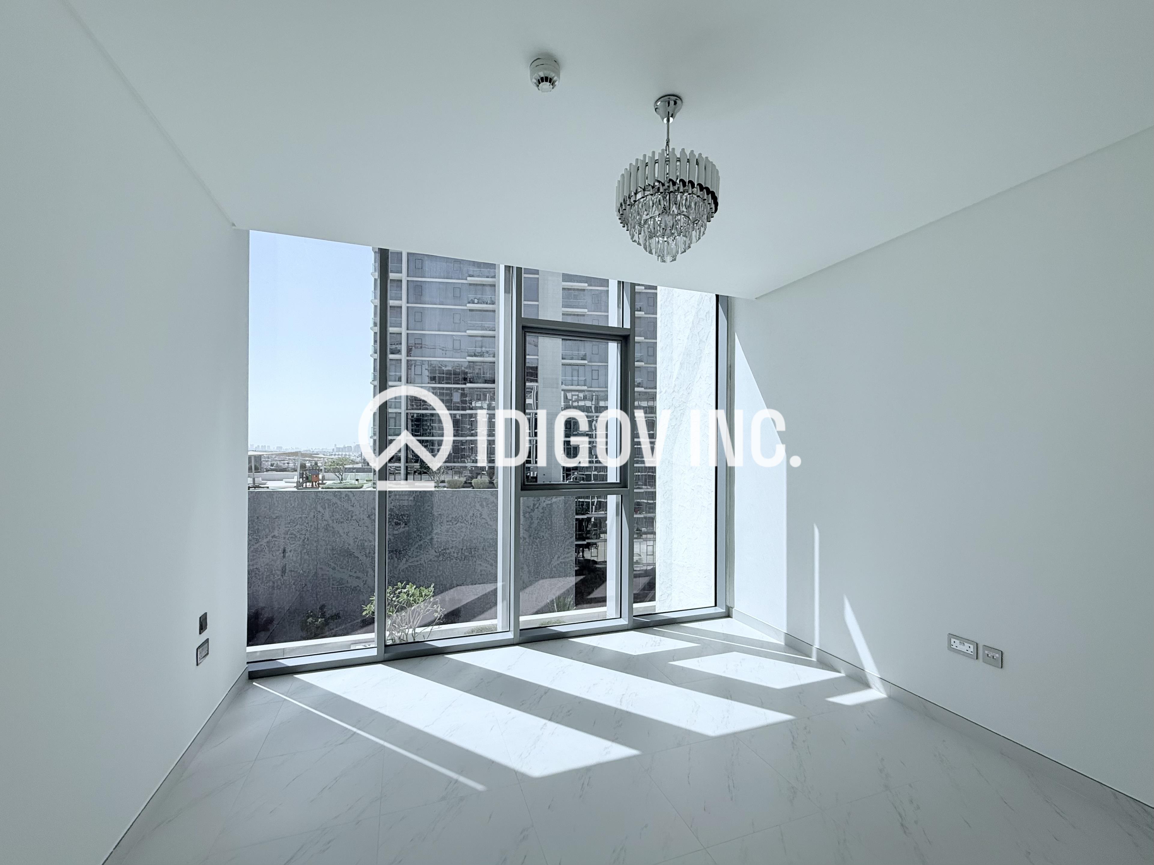 Vacant | Spacious | Mid Floor