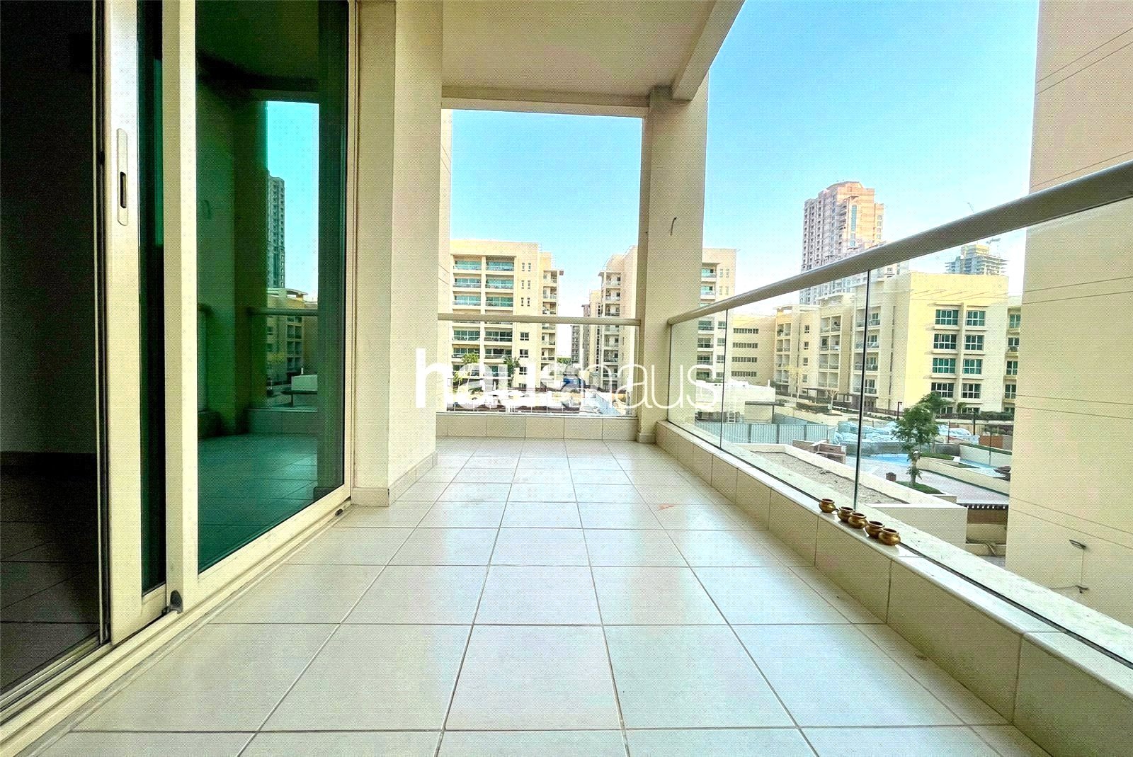 Tenanted | Mid-floor | Corner Unit |