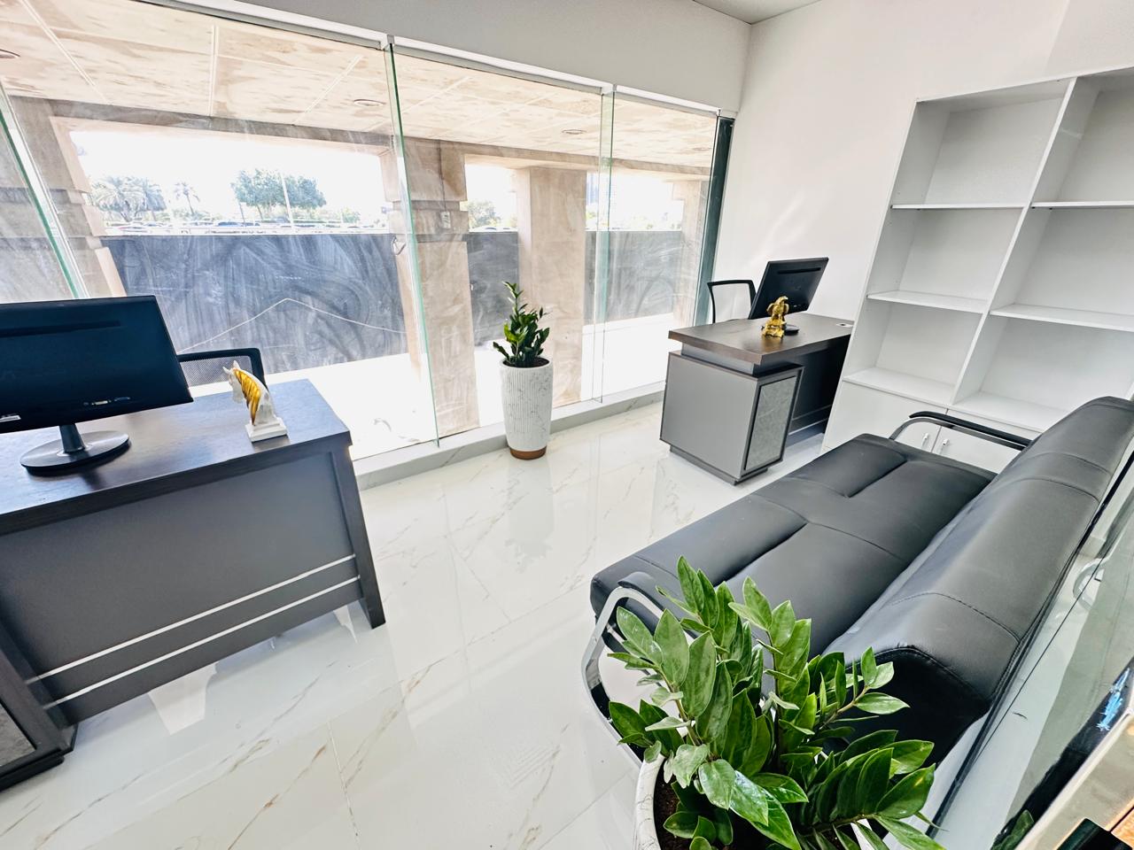Beautiful office with Bank account assistance |Free Amenities