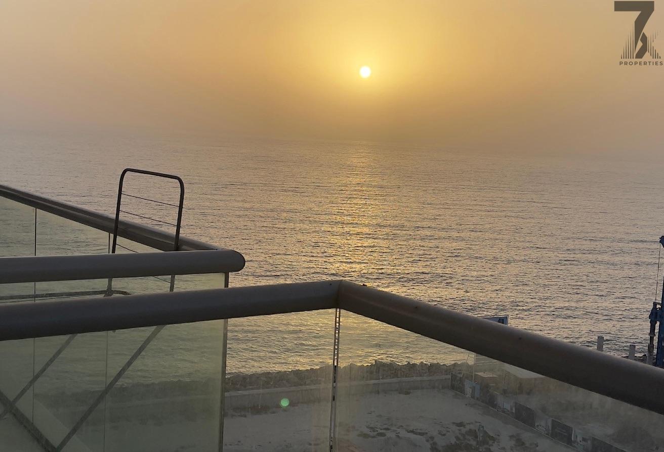 High Floor, First Row studio with lasting Sea View