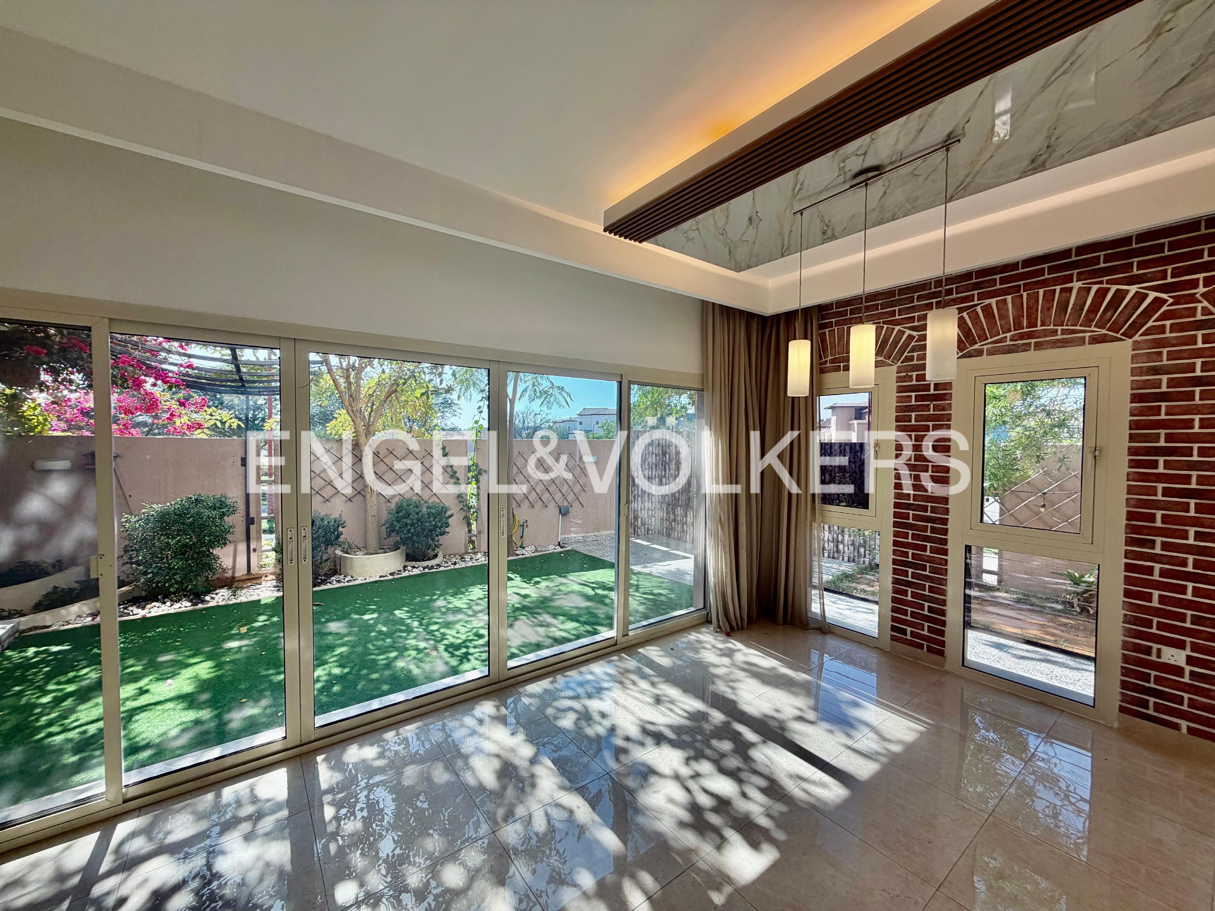 Vacant | Upgraded | Corner Unit