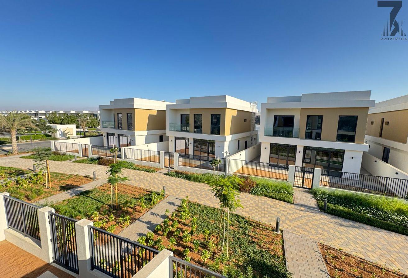 Hot Deal | Brand New Townhouse | 1 Min to Beach