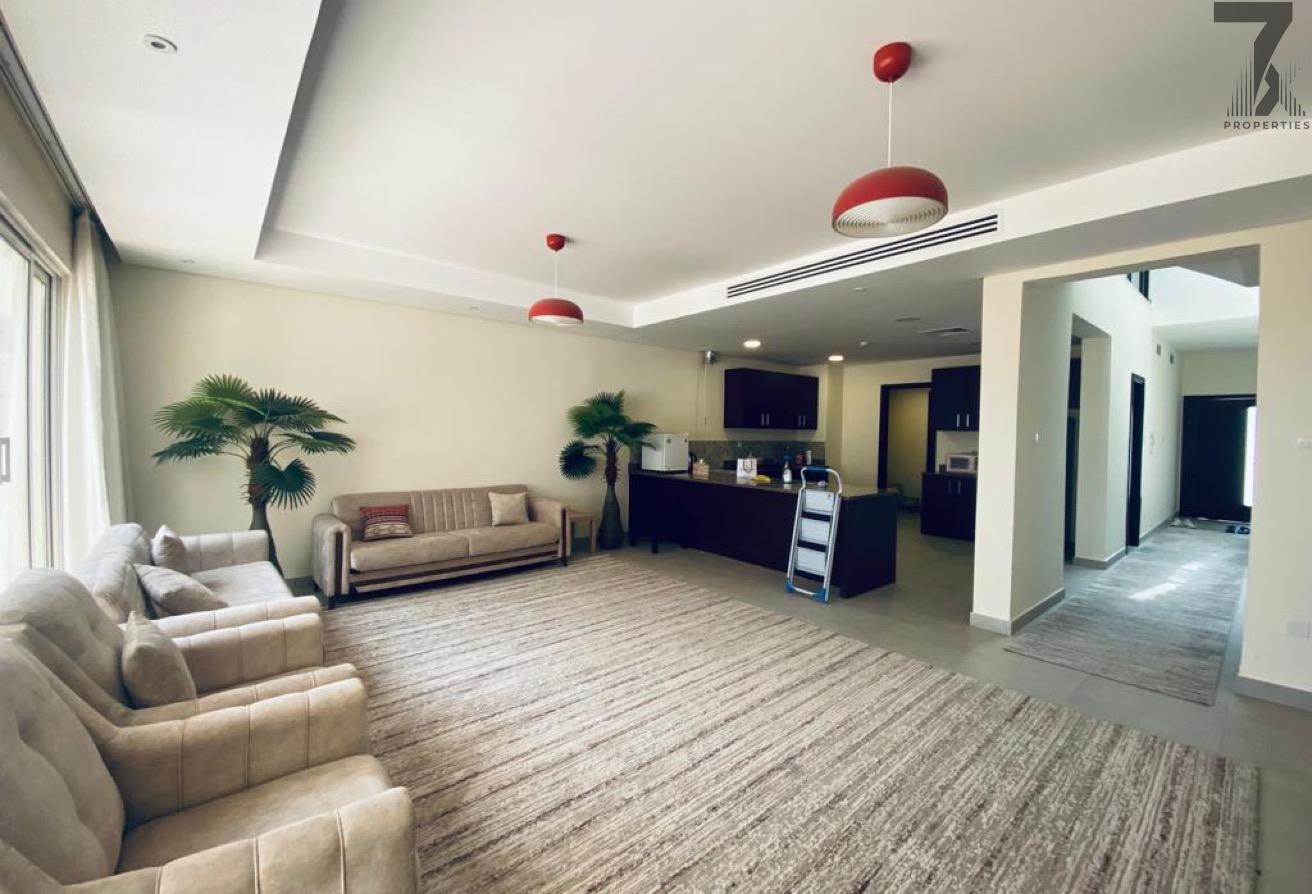 Upgraded Townhouse Fully furnished | Ready to Move