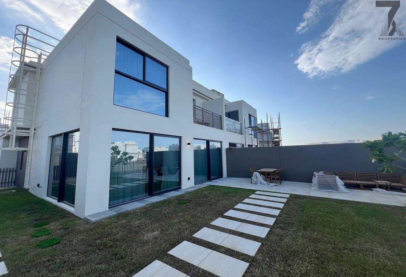 Island Style Luxury | Close to Handover