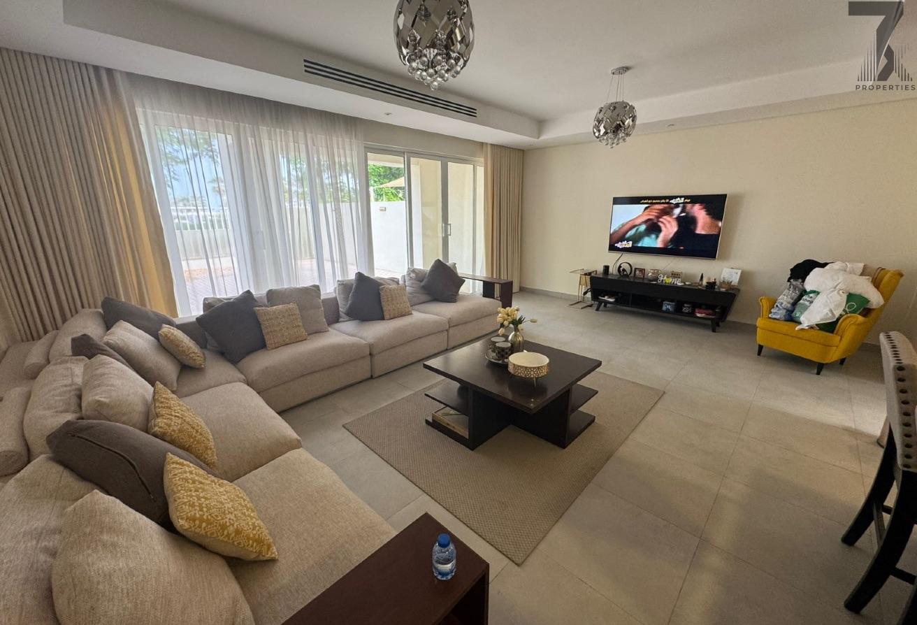 Upgraded Townhouse 2BR+Maid | Near Wynn