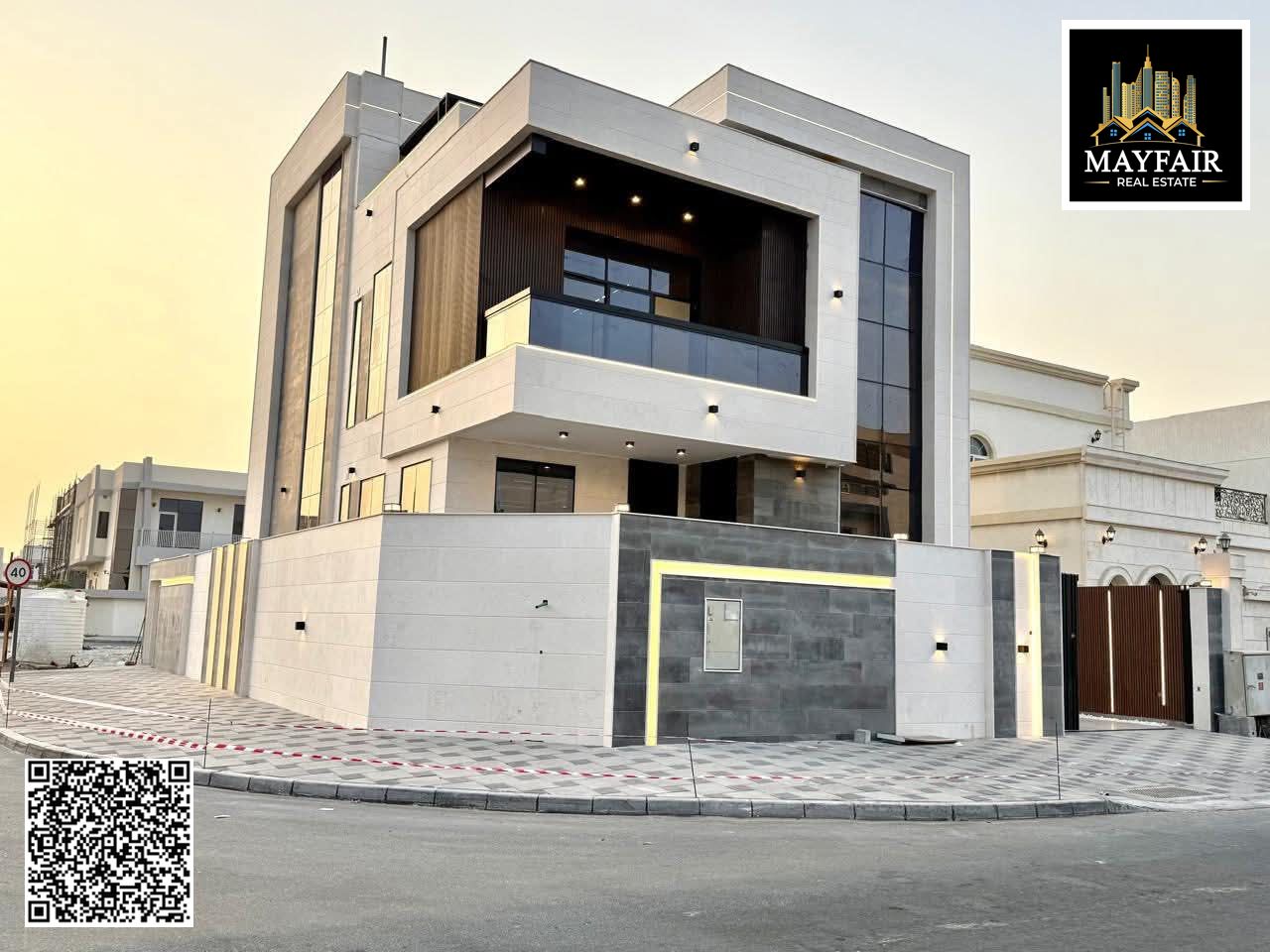 Corner villa with private pool, surrounded by all amenities