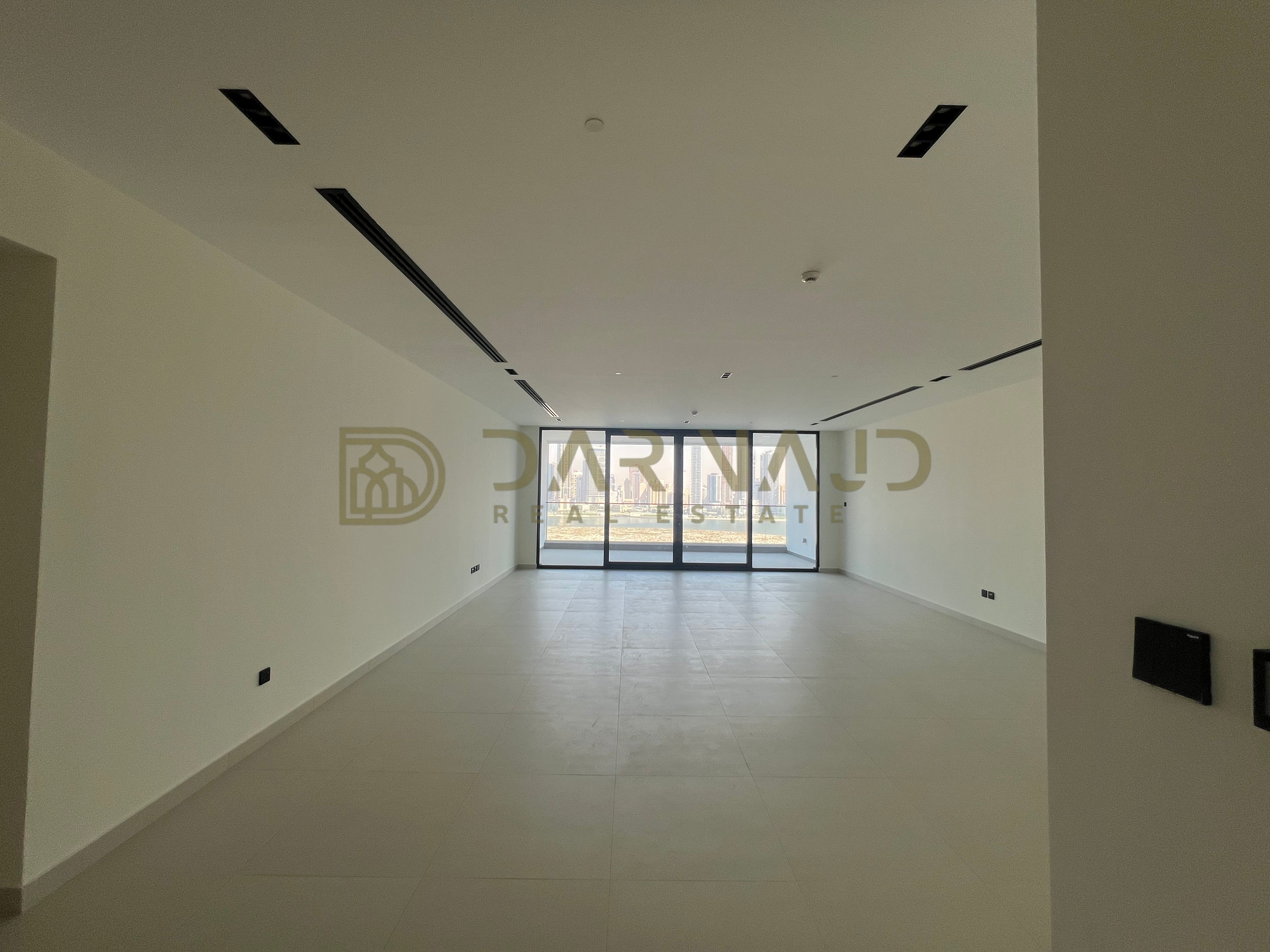Breathtaking, specious and first inhabitant 3 BHK free hold for all