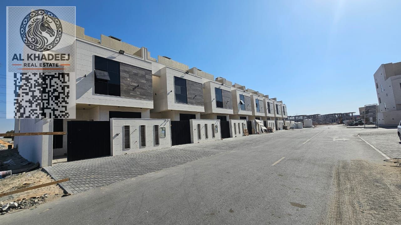 Luxury townhouse for sale with no registration fees, spacious, master bedrooms, located in Al-Haliyo 2 area, close to all services and main roads.