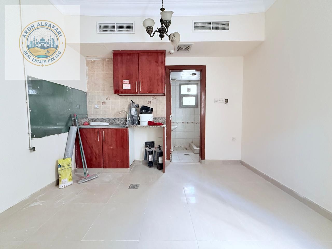 VERY SPACIOUS STODIO READY TO MOVE APARTMENT GOOD MANTINACE GOOD LOCATION MUWAILAH SHARJAH
